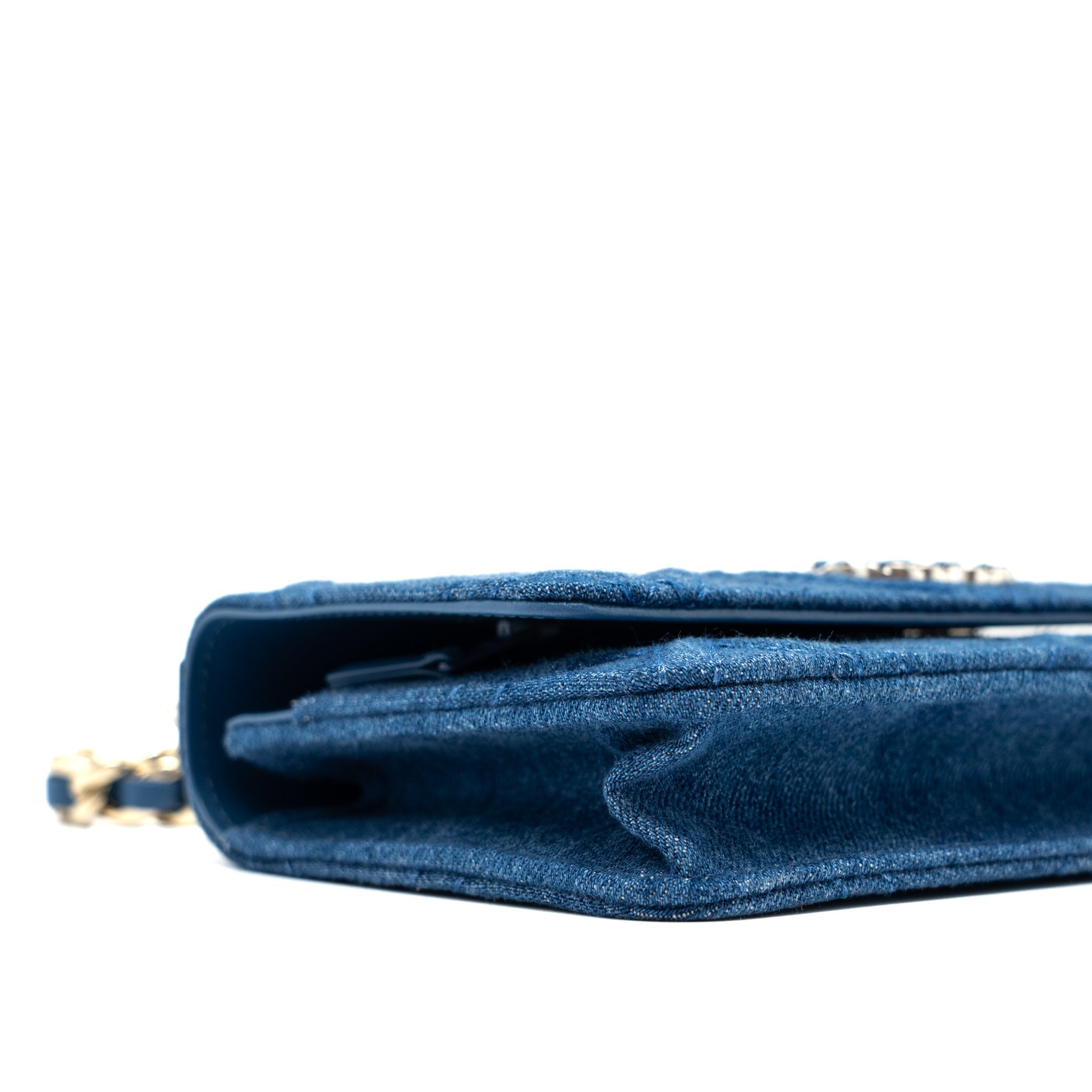 chanel-19-wallet-on-chain-denim-blue-multicolor-hardware