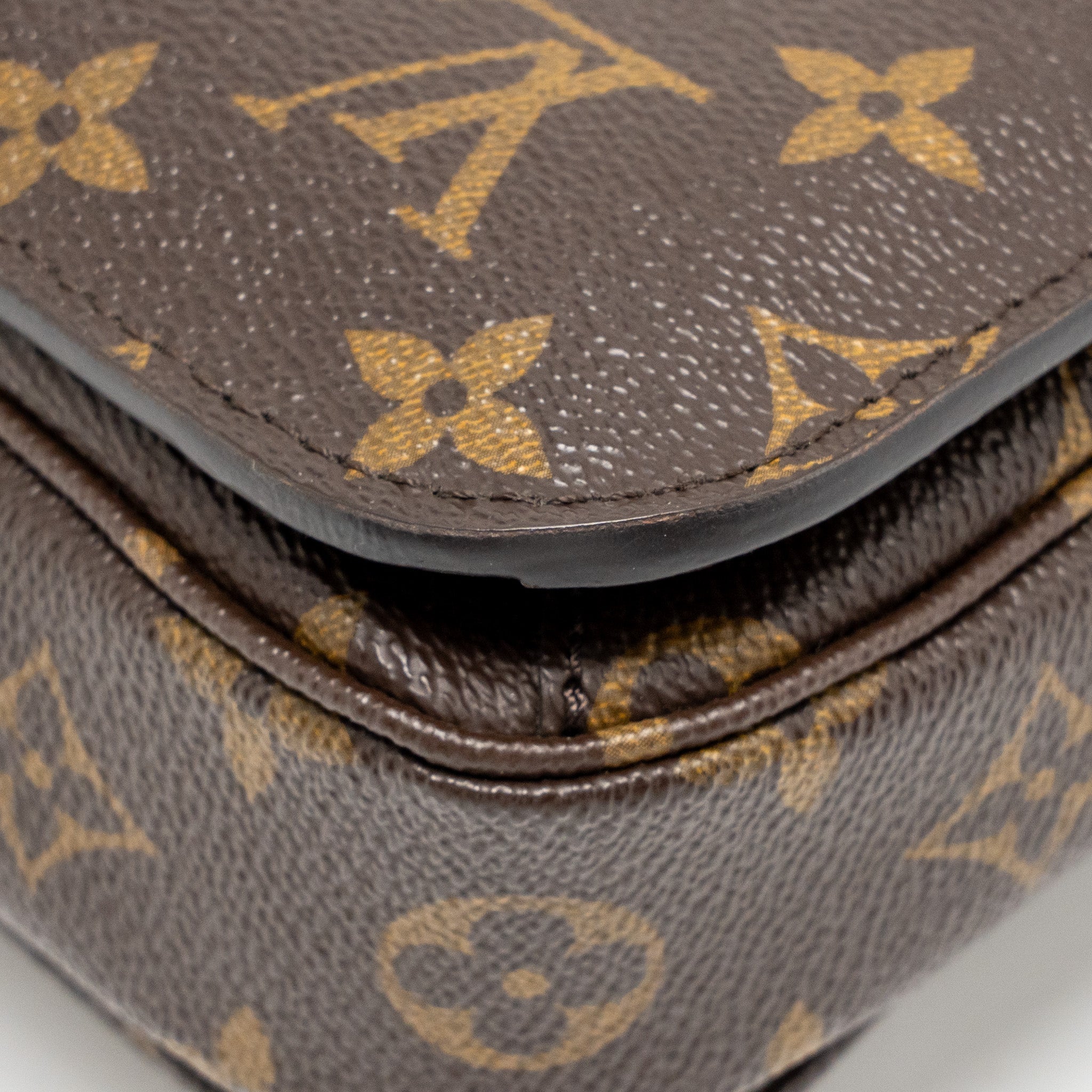 louis-vuitton-pochette-metis-monogram-canvas-ghw-copy-1