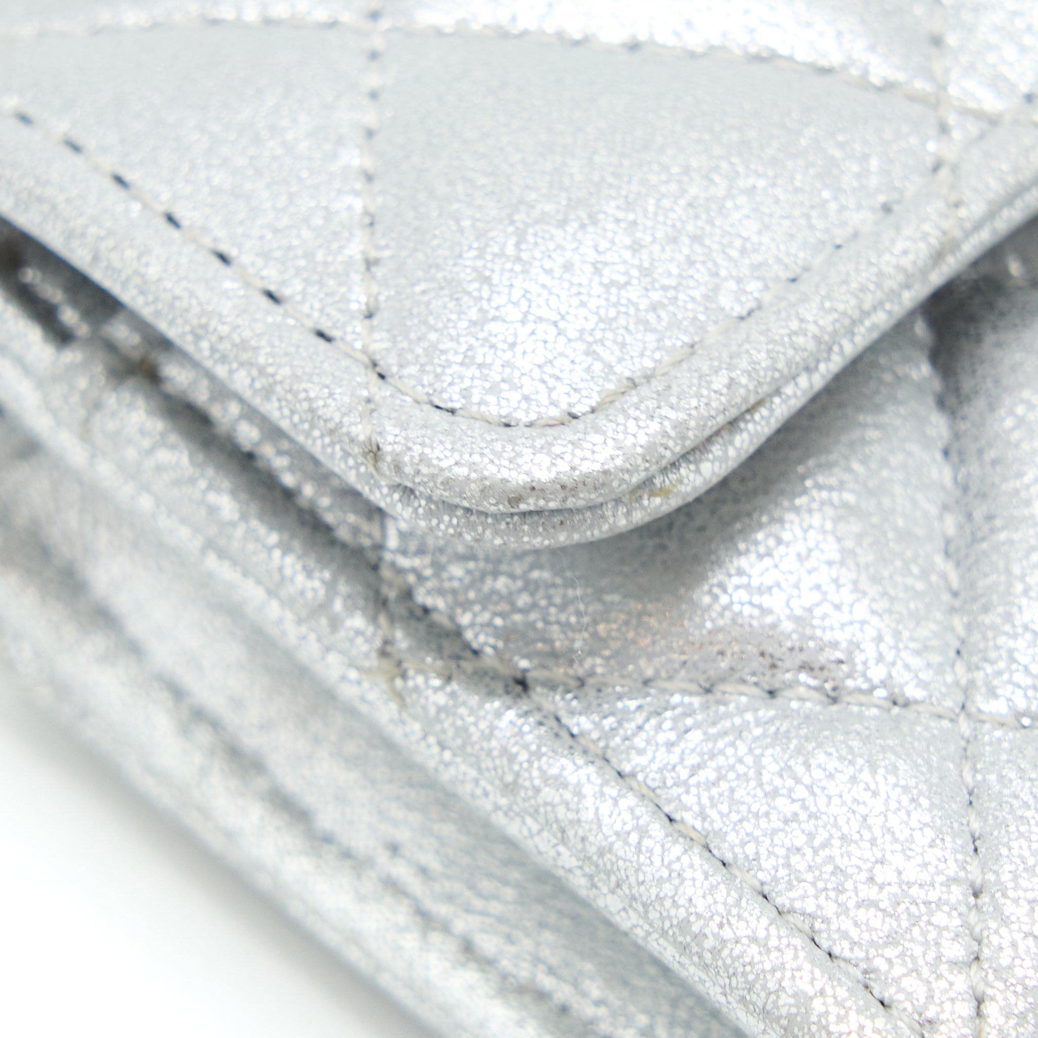 chanel-quilted-classic-flap-card-holder-lambskin-silver-shw