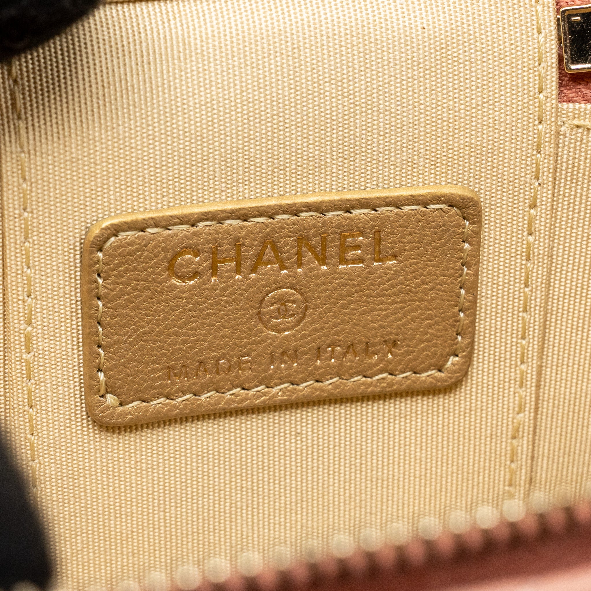 chanel-pearl-crush-mini-vanity-with-chain-lambskin-pink-ghw