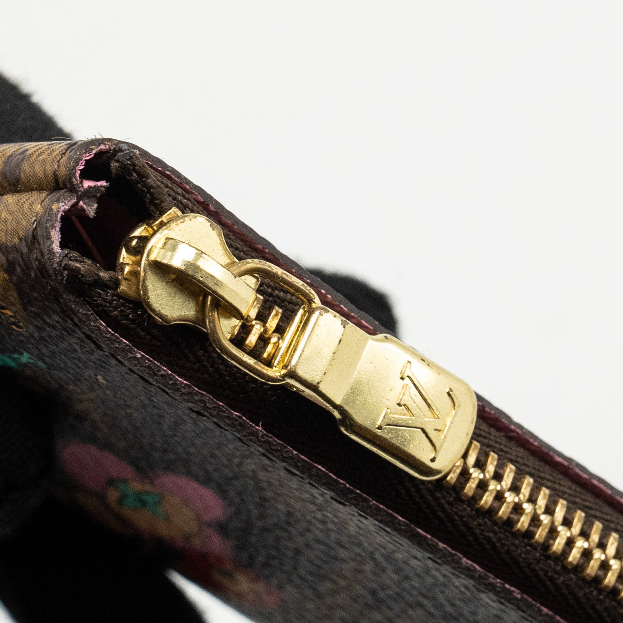 louis-vuitton-vivienee-holiday-limited-print-key-pouch-monogram-canvas-ghw-copy