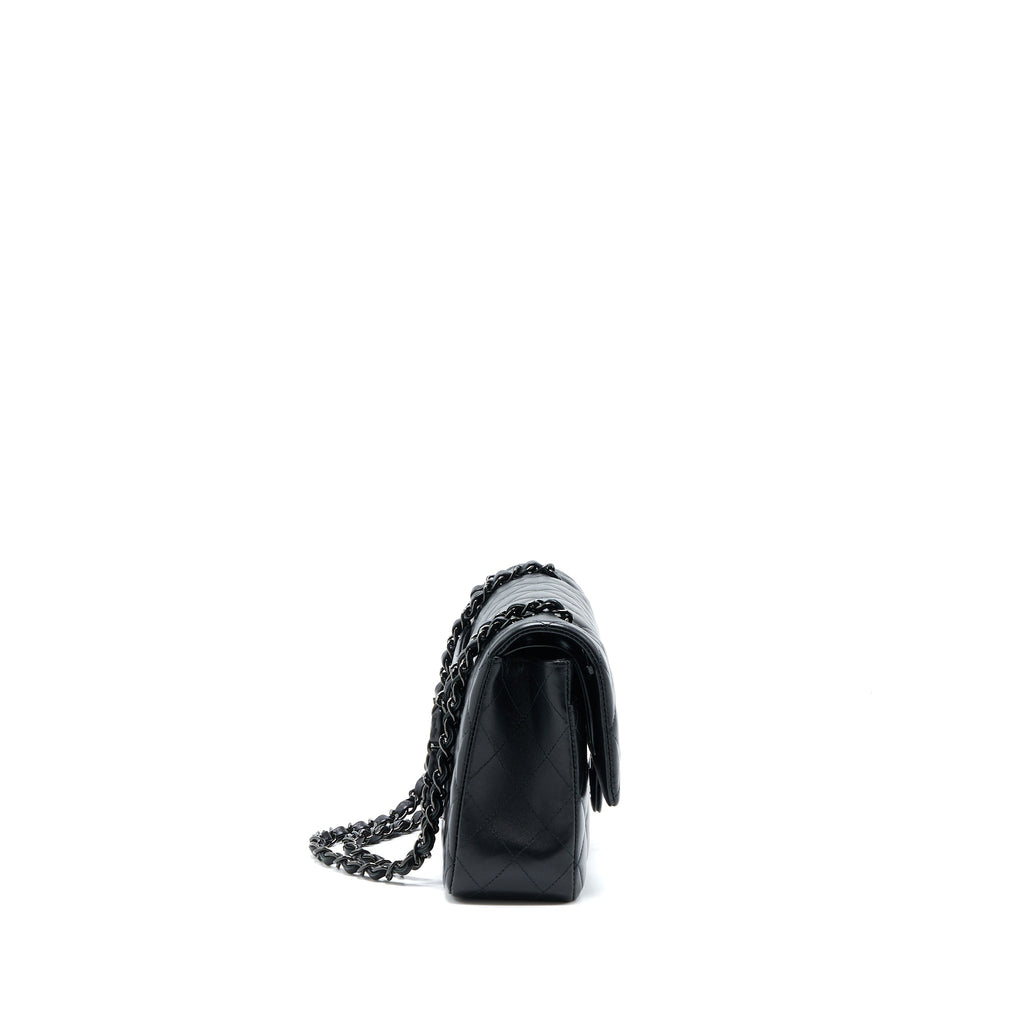 chanel-medium-classic-double-flap-bag-lambskin-so-black-microchip