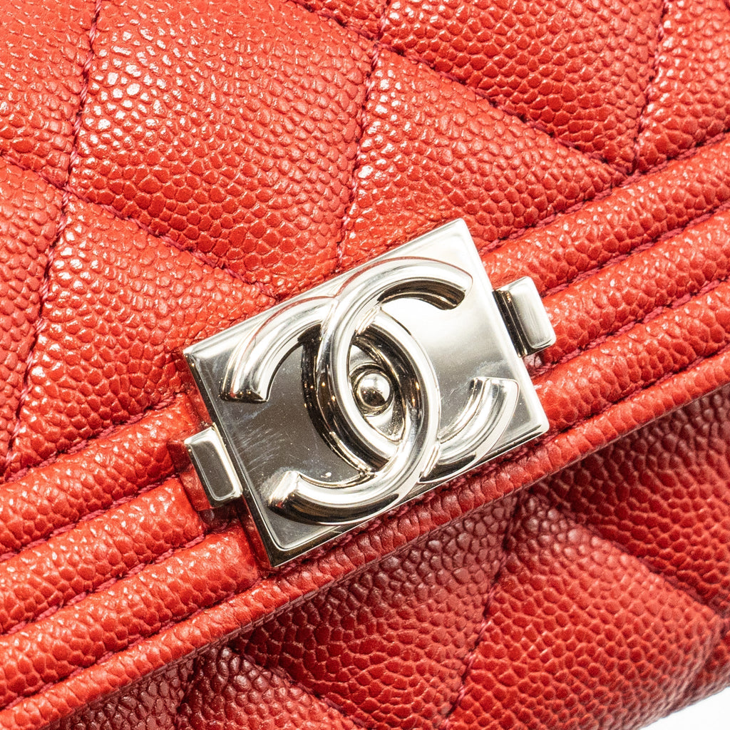chanel-boy-flap-card-holder-caviar-red-shw