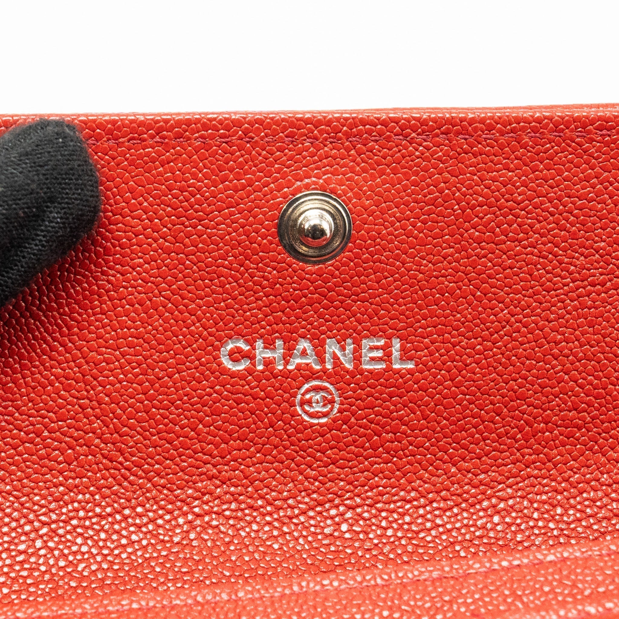chanel-boy-flap-card-holder-caviar-red-shw