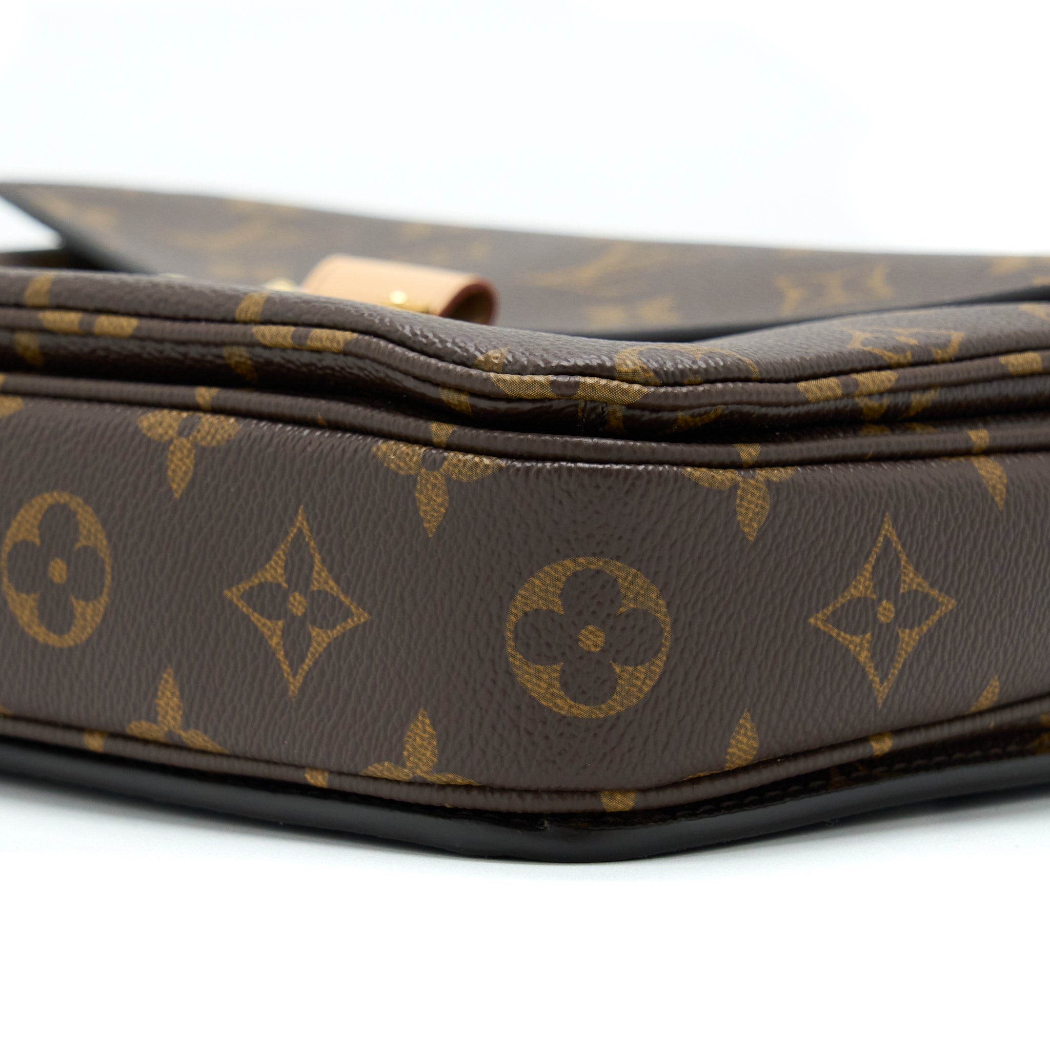 louis-vuitton-pochette-metis-monogram-canvas-ghw-2