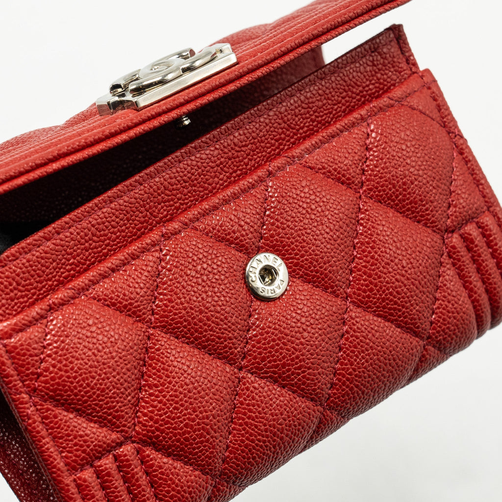 chanel-boy-flap-card-holder-caviar-red-shw