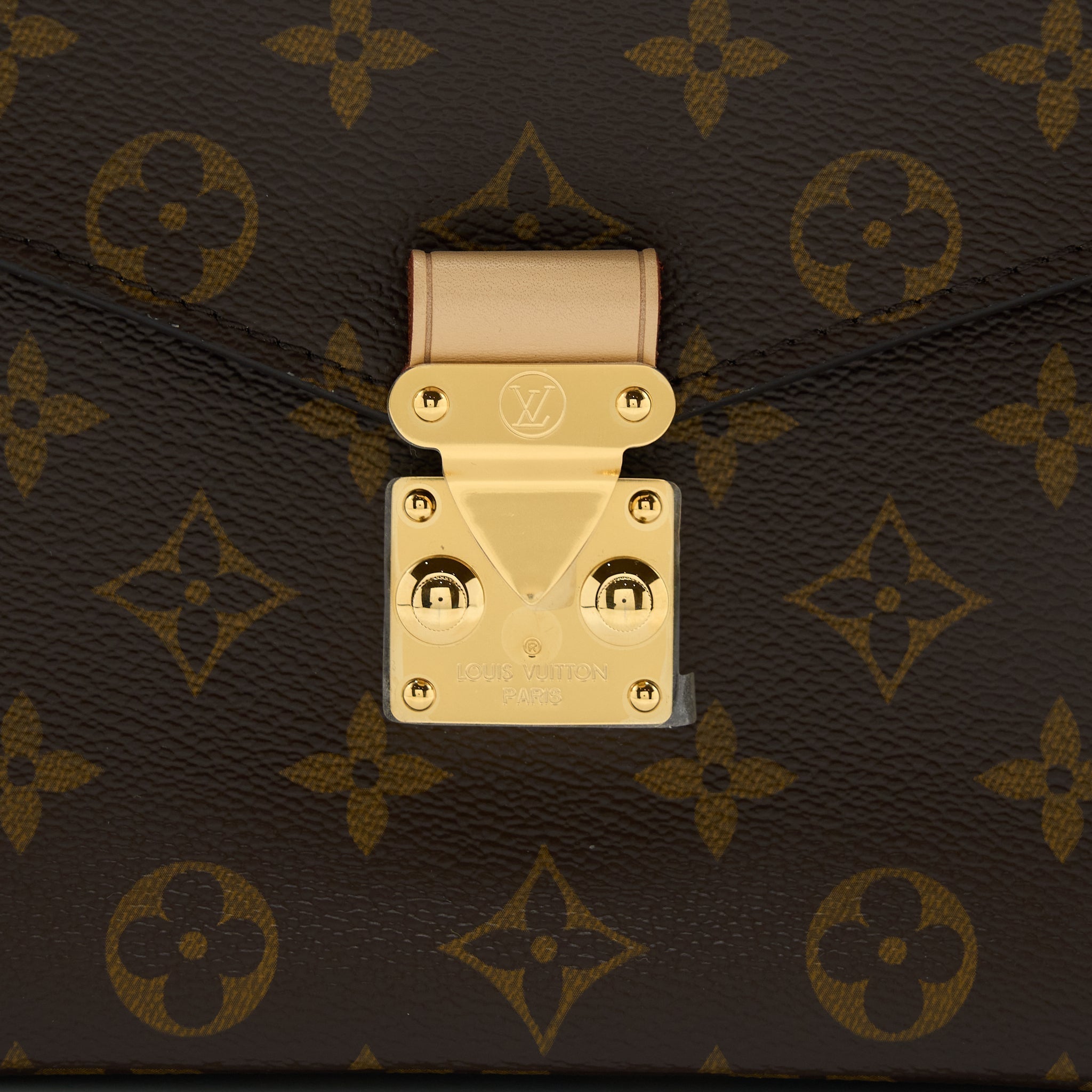 louis-vuitton-pochette-metis-monogram-canvas-ghw-2