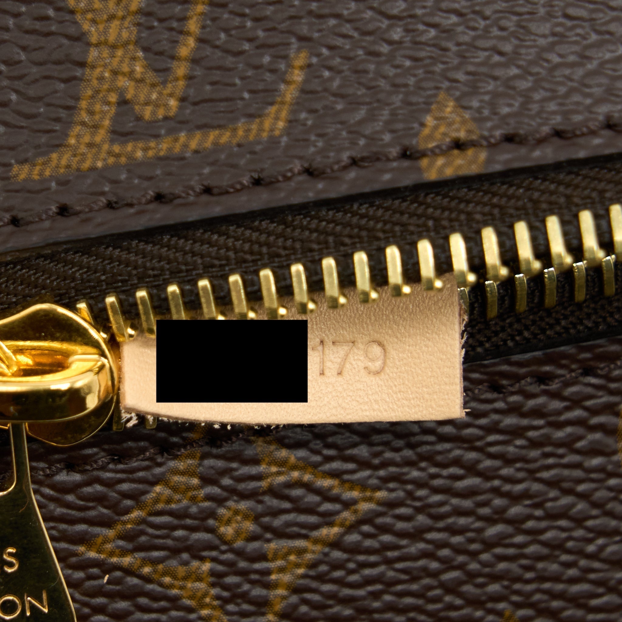 louis-vuitton-pochette-metis-monogram-canvas-ghw-2