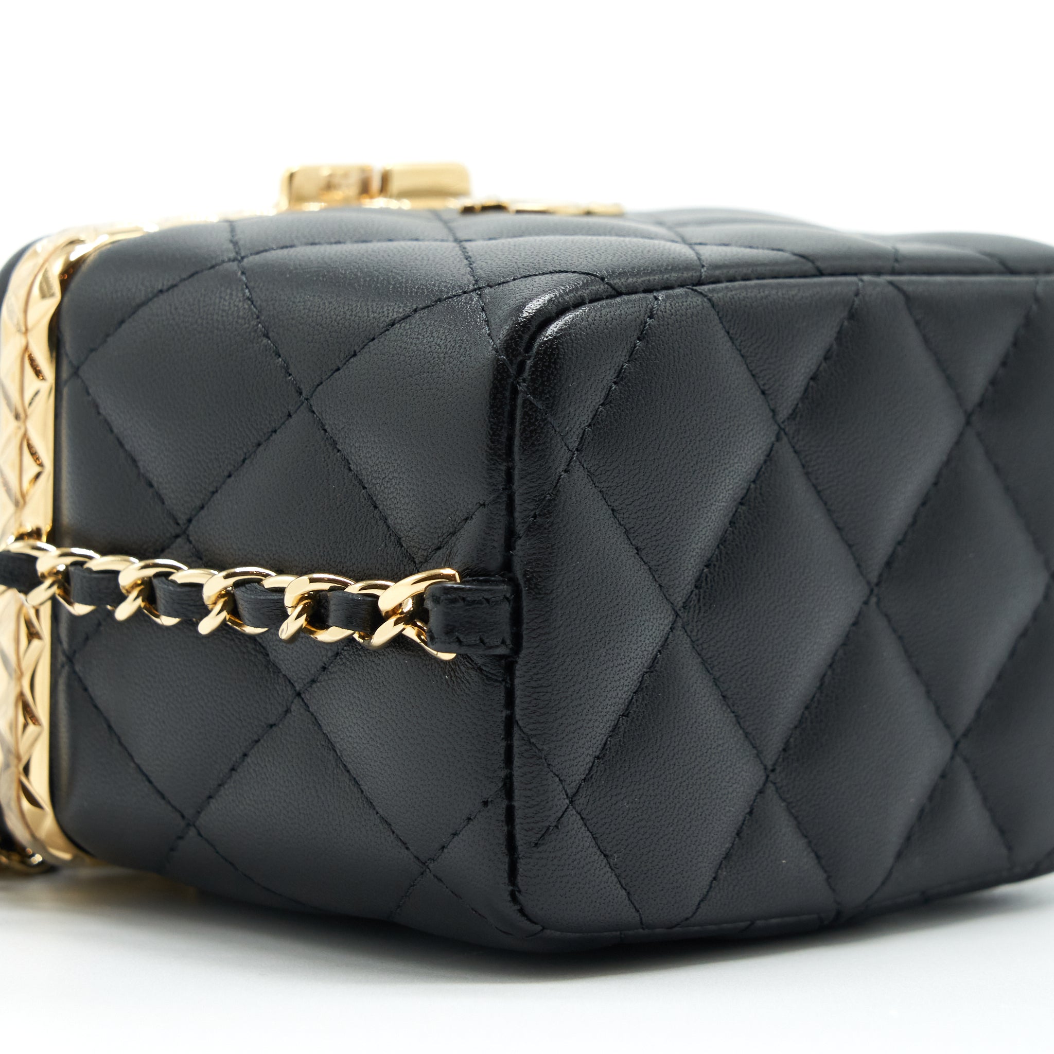chanel-22s-small-clic-flap-vanity-with-chain-lambskin-black-lghw