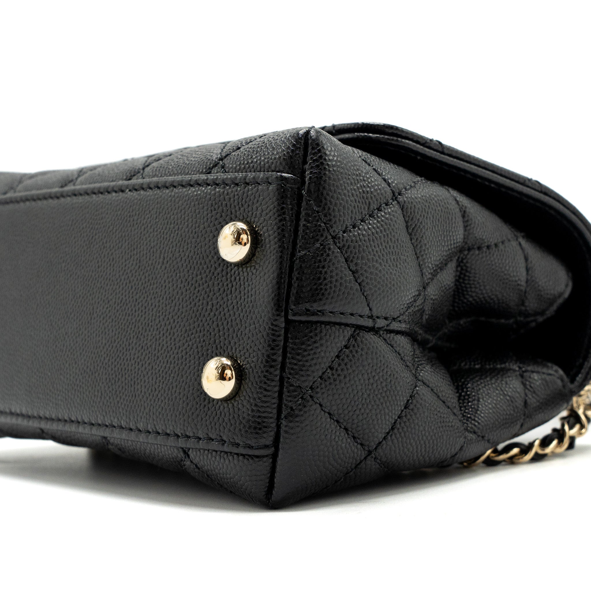 chanel-coco-handle-extra-mini-caviar-black-lghwmicrochip