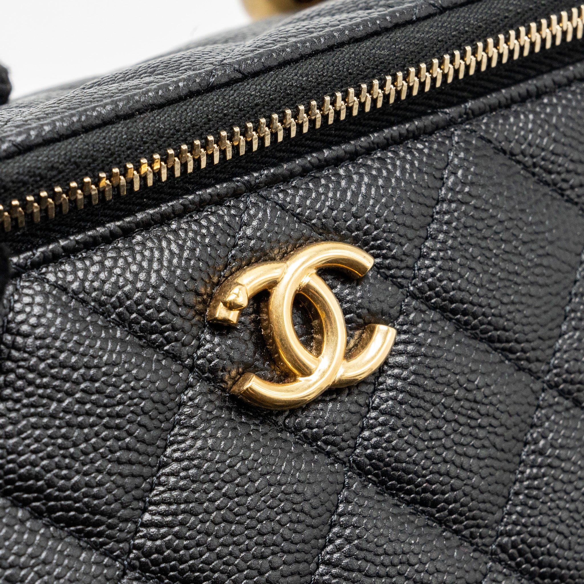 chanel-coco-love-long-vanity-with-adjustable-chain-caviar-black-ghwmicrochip