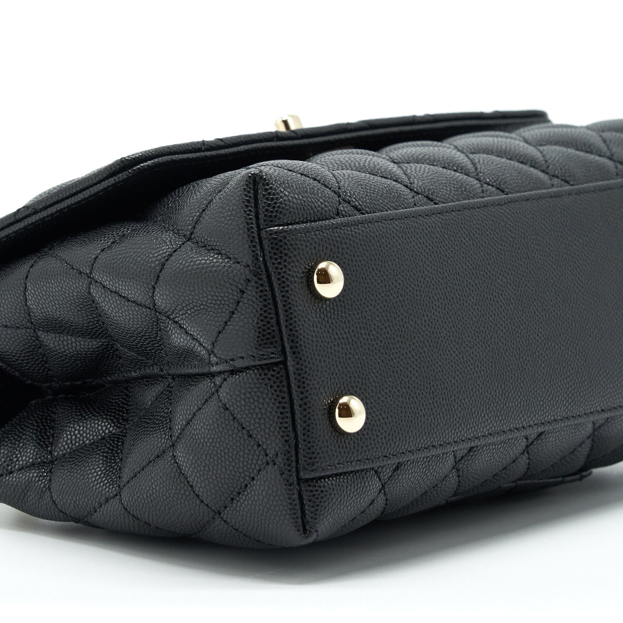 chanel-22p-small-coco-handle-caviar-black-lghw-microchip-1