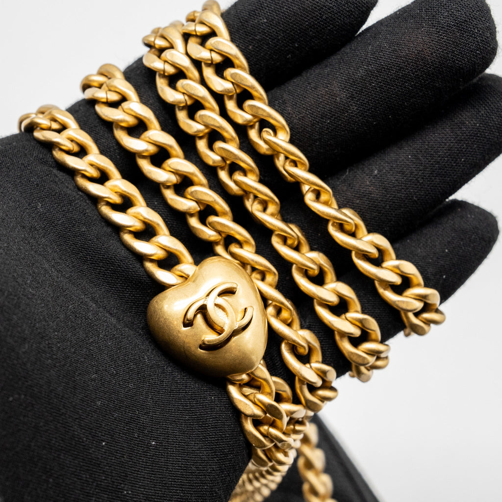 chanel-coco-love-long-vanity-with-adjustable-chain-caviar-black-ghwmicrochip