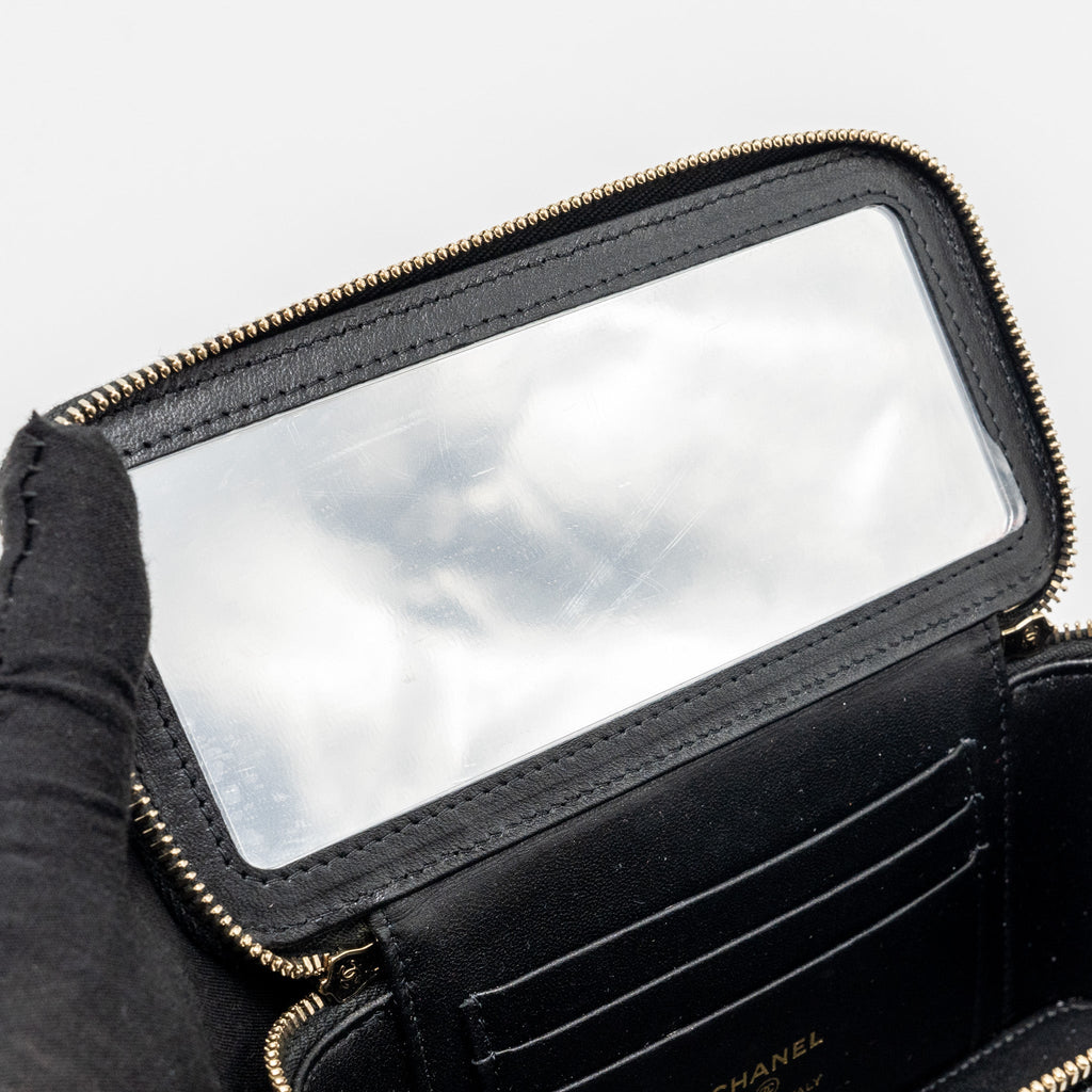 chanel-coco-love-long-vanity-with-adjustable-chain-caviar-black-ghwmicrochip