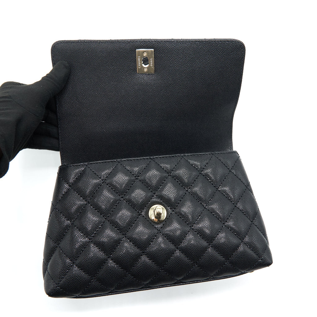 chanel-22p-small-coco-handle-caviar-black-lghw-microchip-1