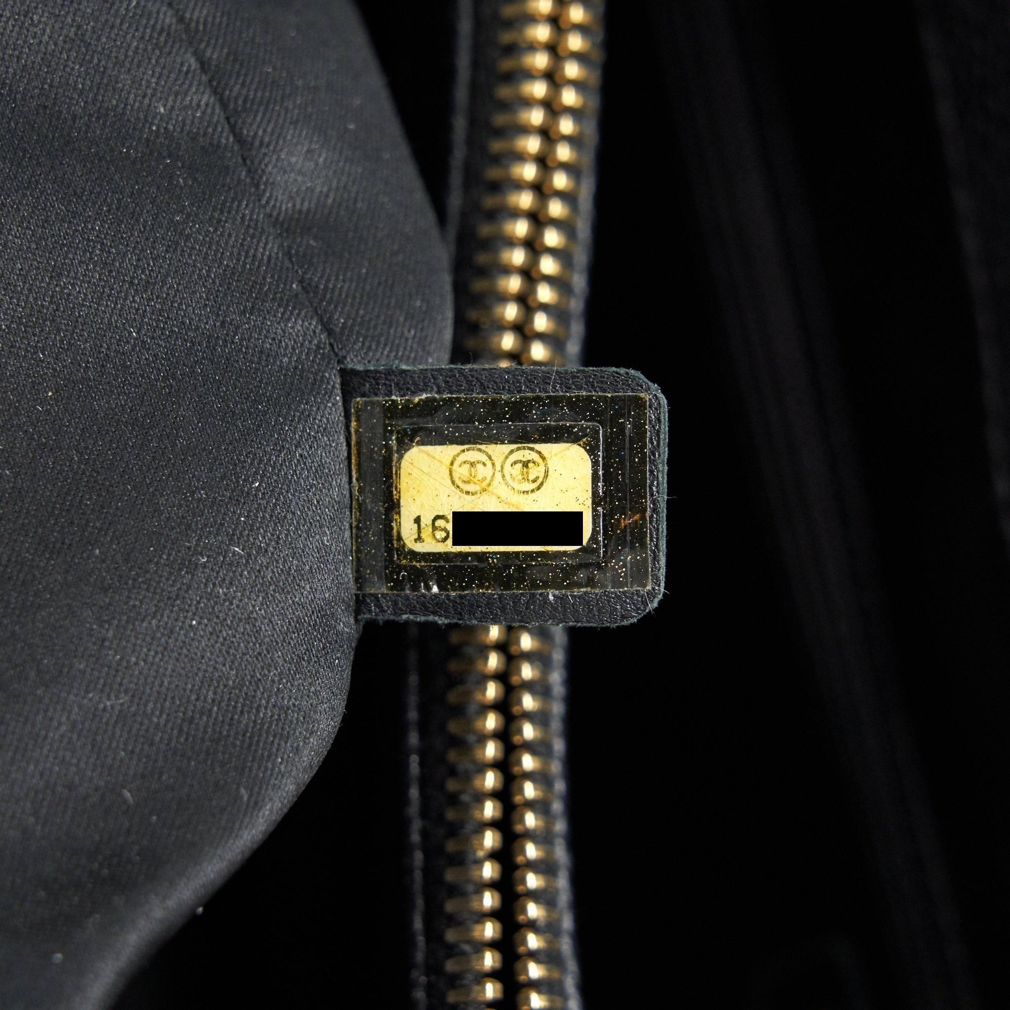 chanel-gran-shopping-tote-caviar-ghw