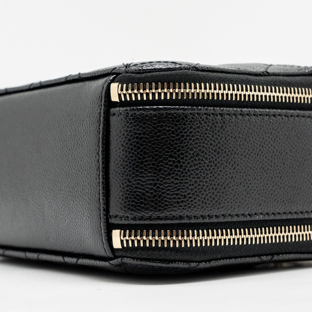 chanel-logo-detailed-handle-mini-pick-me-up-vanity-case-caviar-black-ghw-microchip