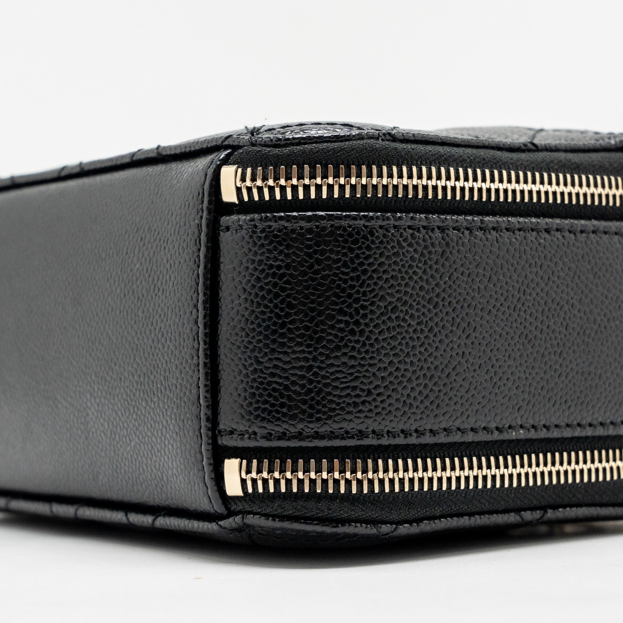 chanel-logo-detailed-handle-mini-pick-me-up-vanity-case-caviar-black-ghw-microchip