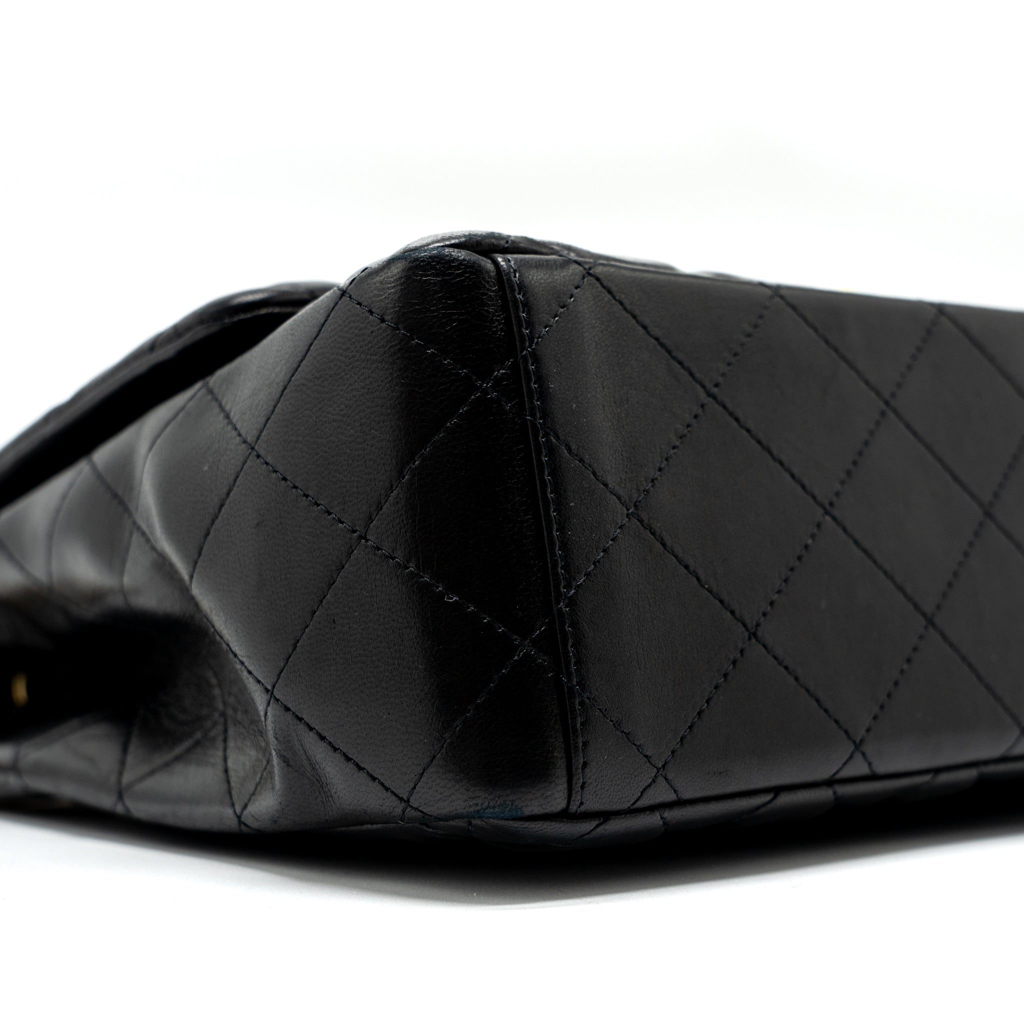 chanel-maxi-classic-single-flap-bag-lambskin-black-ghw