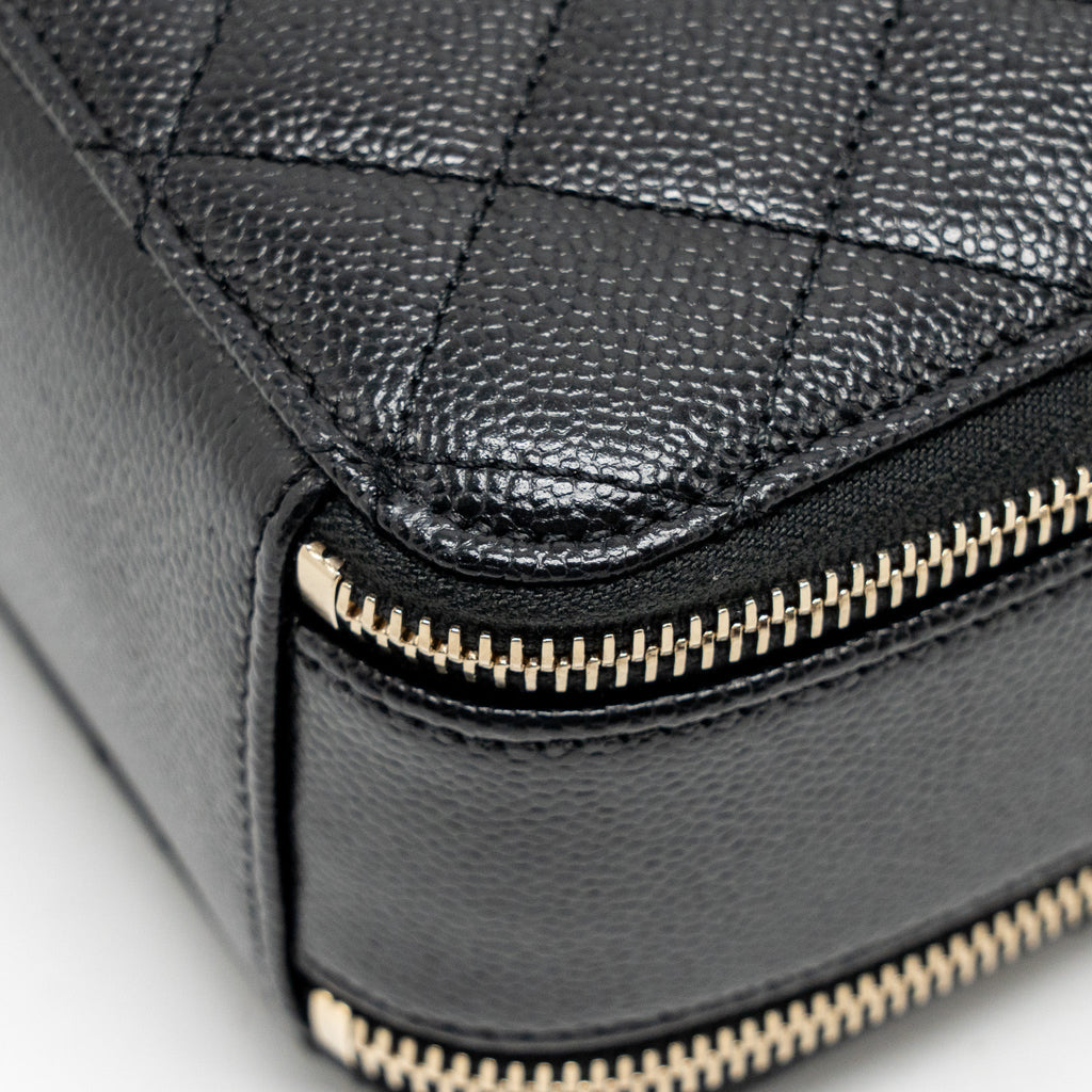 chanel-logo-detailed-handle-mini-pick-me-up-vanity-case-caviar-black-ghw-microchip