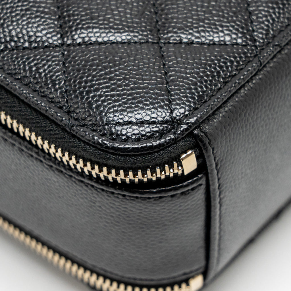 chanel-logo-detailed-handle-mini-pick-me-up-vanity-case-caviar-black-ghw-microchip
