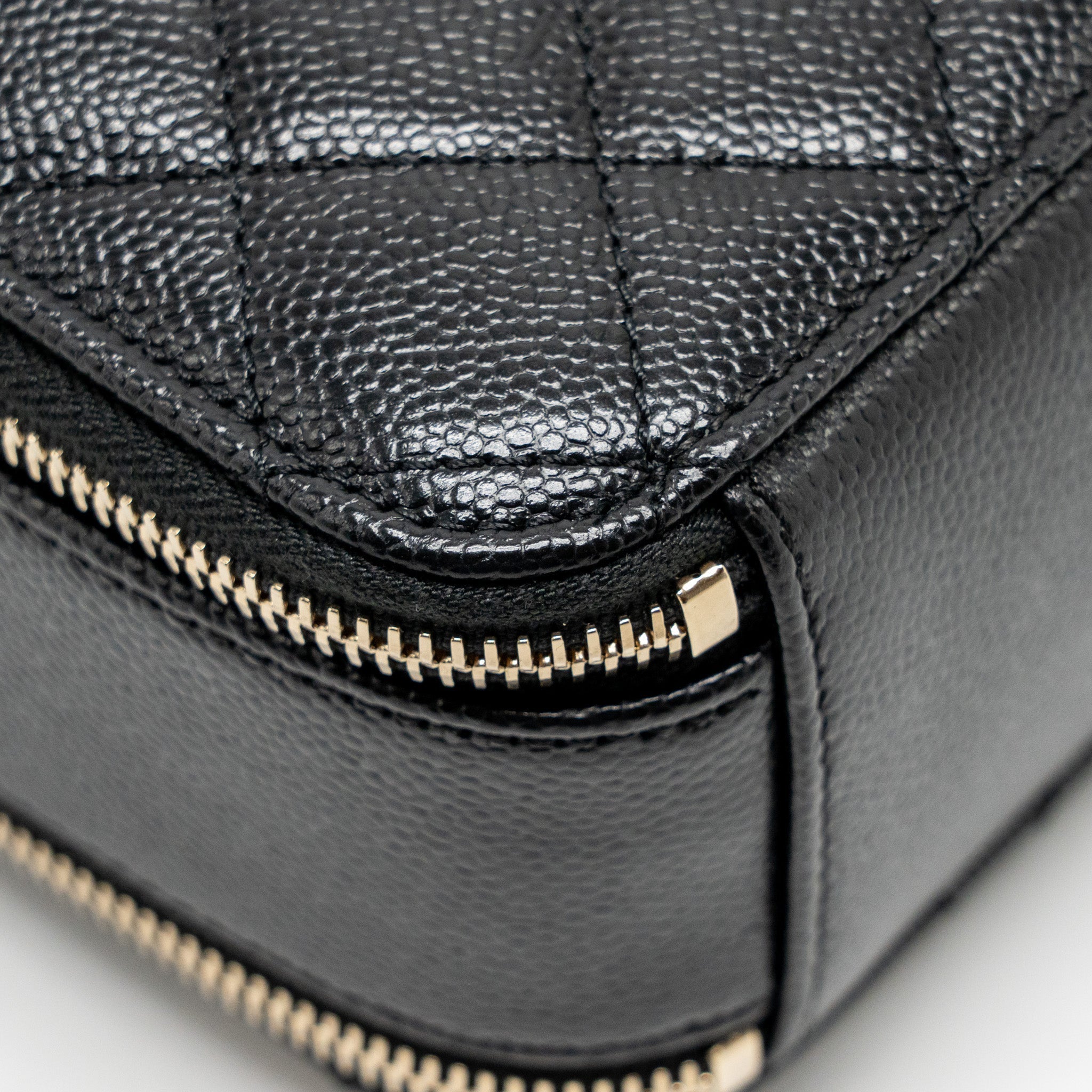 chanel-logo-detailed-handle-mini-pick-me-up-vanity-case-caviar-black-ghw-microchip