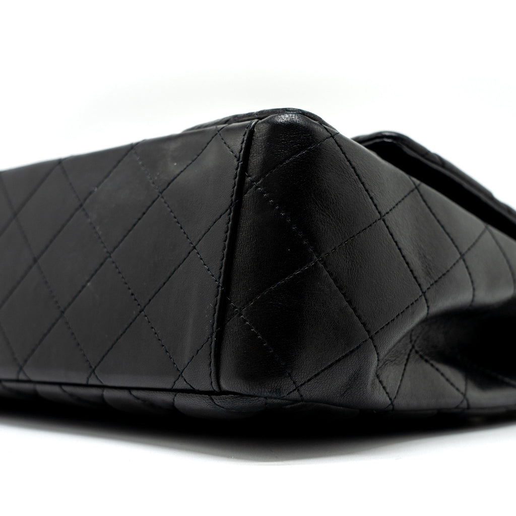 chanel-maxi-classic-single-flap-bag-lambskin-black-ghw