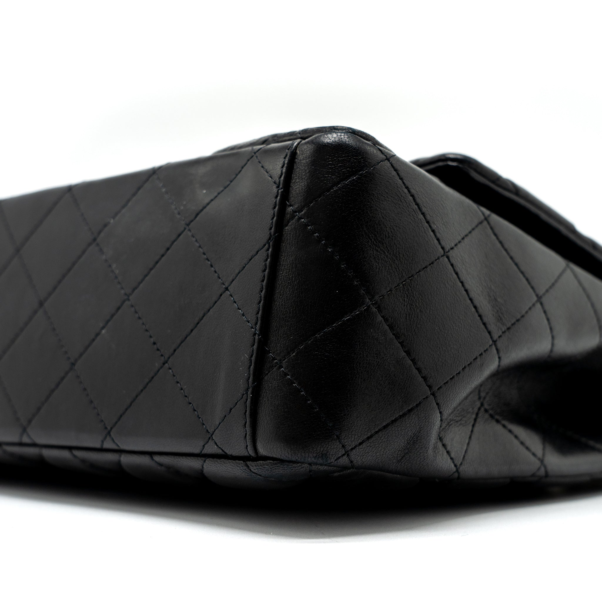 chanel-maxi-classic-single-flap-bag-lambskin-black-ghw