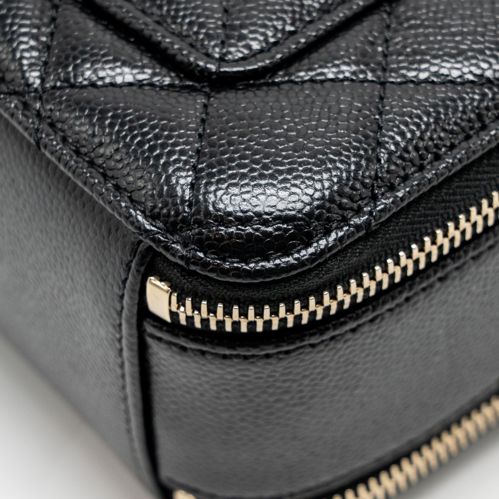 chanel-logo-detailed-handle-mini-pick-me-up-vanity-case-caviar-black-ghw-microchip