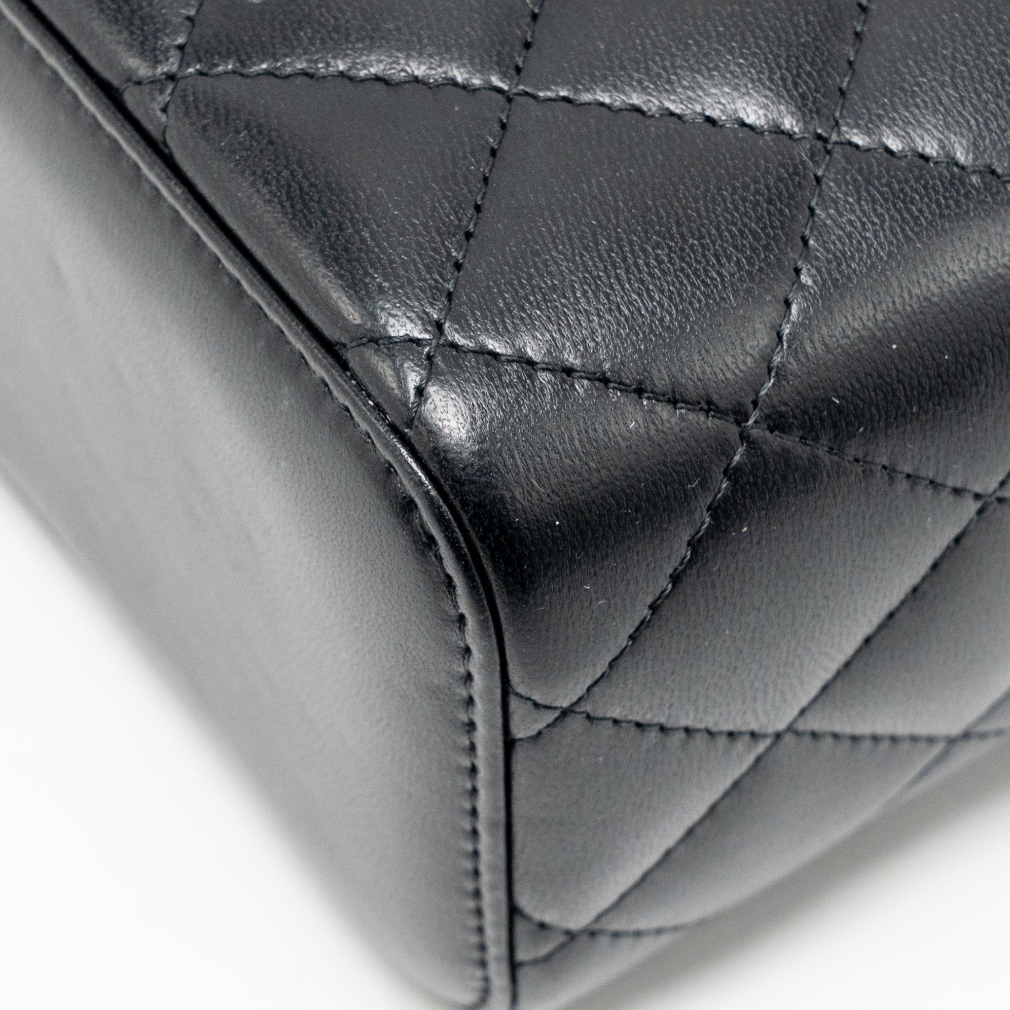 chanel-pearl-crush-long-vanity-with-chain-lambskin-black-ghw