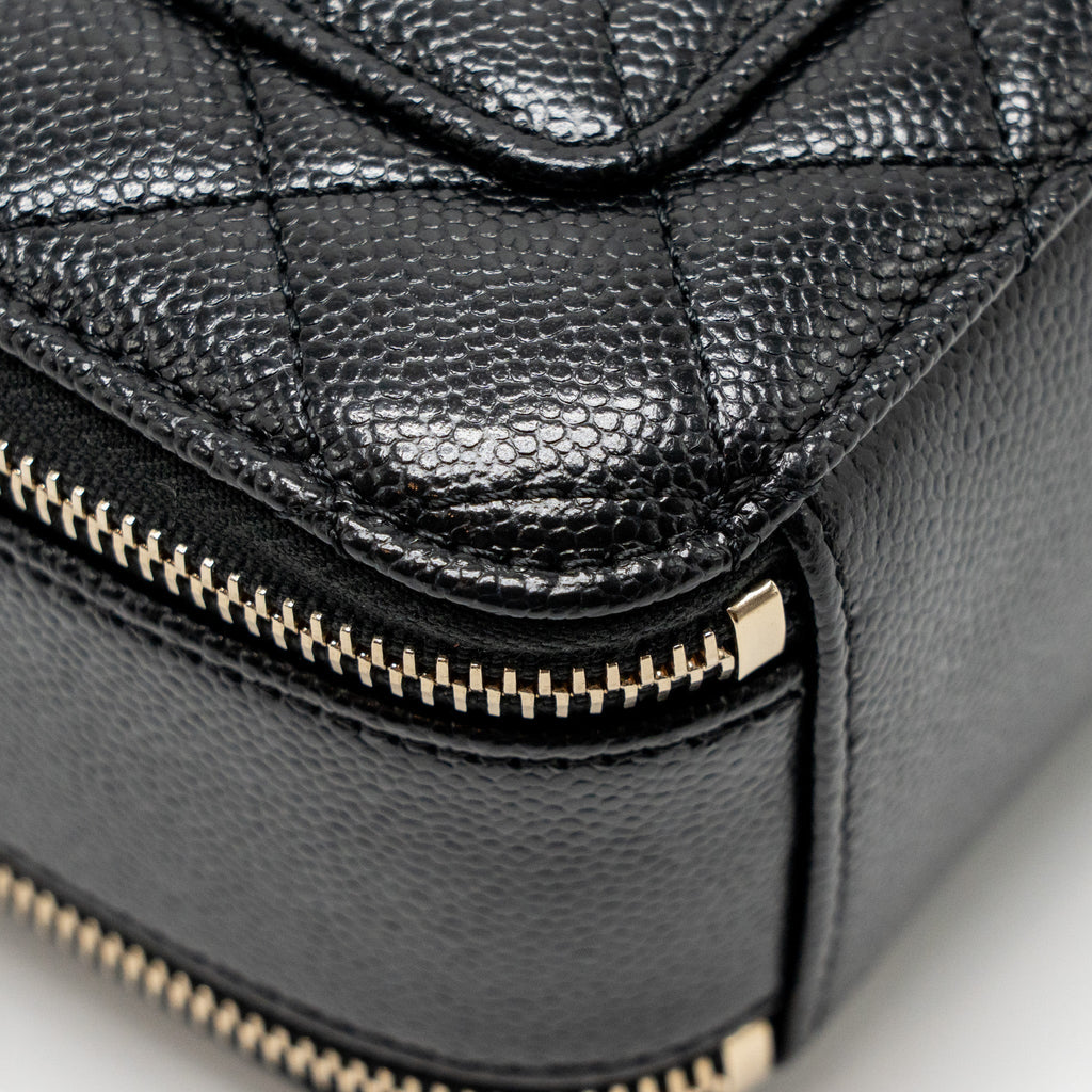 chanel-logo-detailed-handle-mini-pick-me-up-vanity-case-caviar-black-ghw-microchip