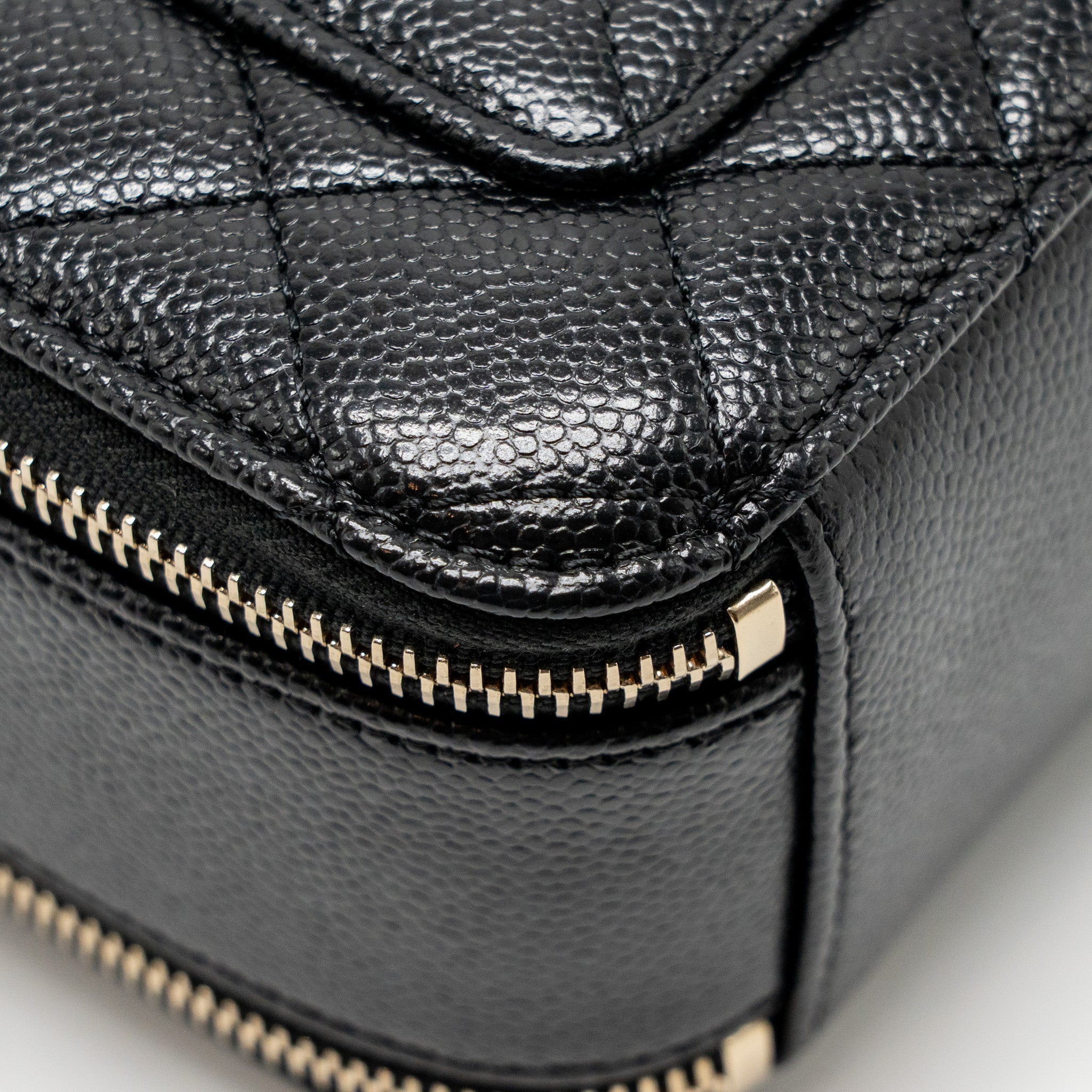 chanel-logo-detailed-handle-mini-pick-me-up-vanity-case-caviar-black-ghw-microchip