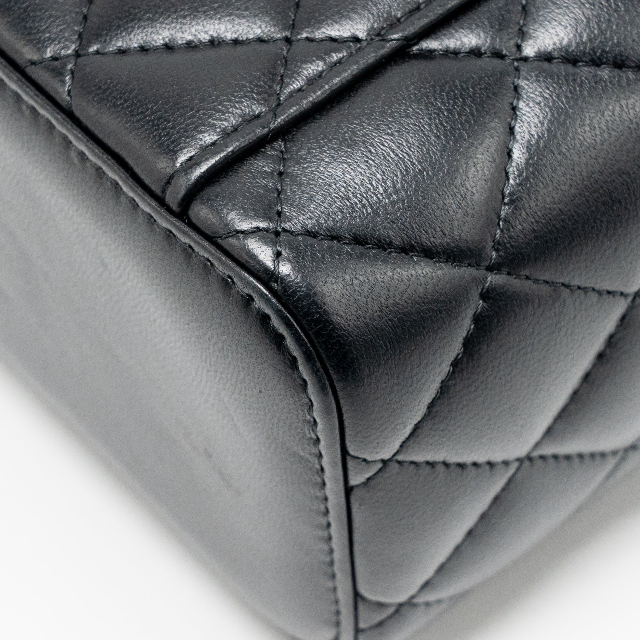chanel-pearl-crush-long-vanity-with-chain-lambskin-black-ghw