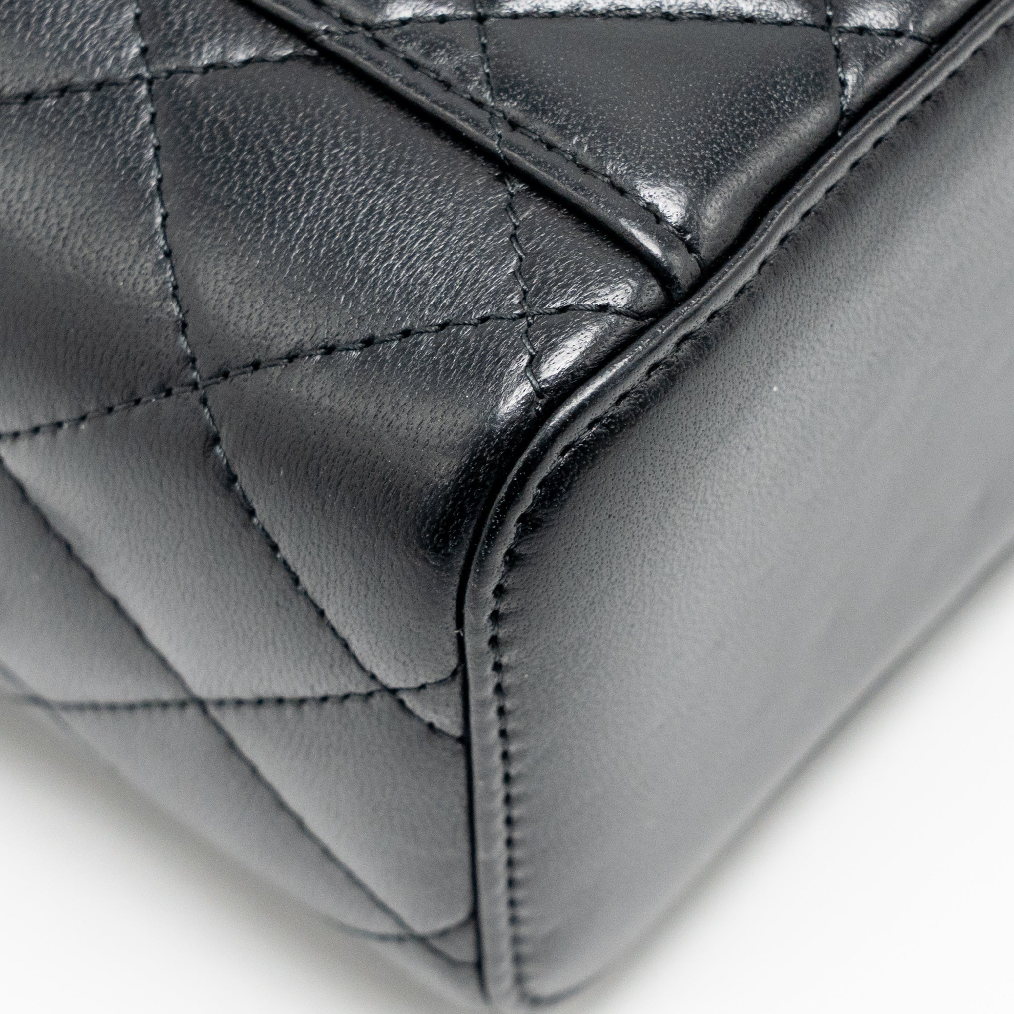 chanel-pearl-crush-long-vanity-with-chain-lambskin-black-ghw