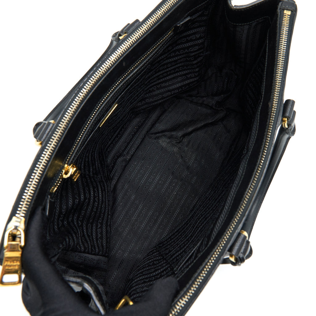 prada-saffiano-tote-large-in-black