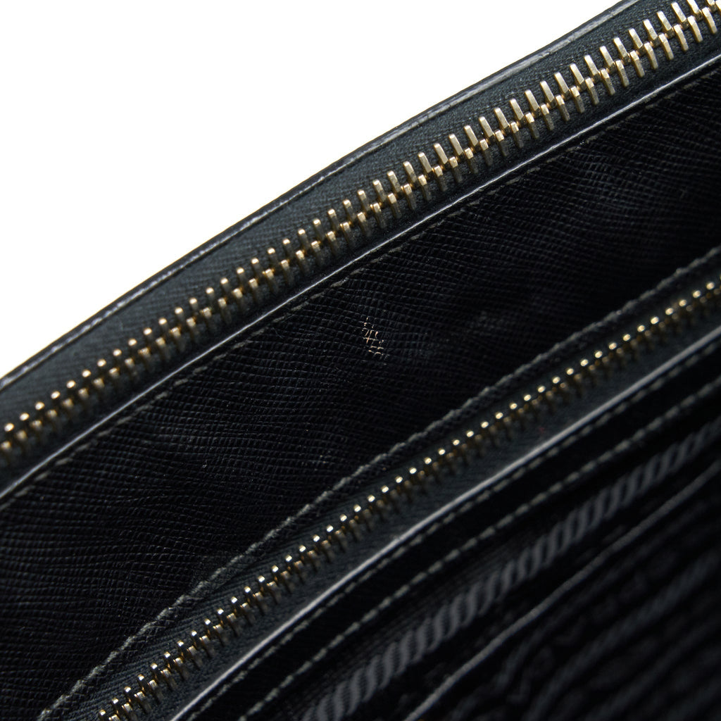 prada-saffiano-tote-large-in-black