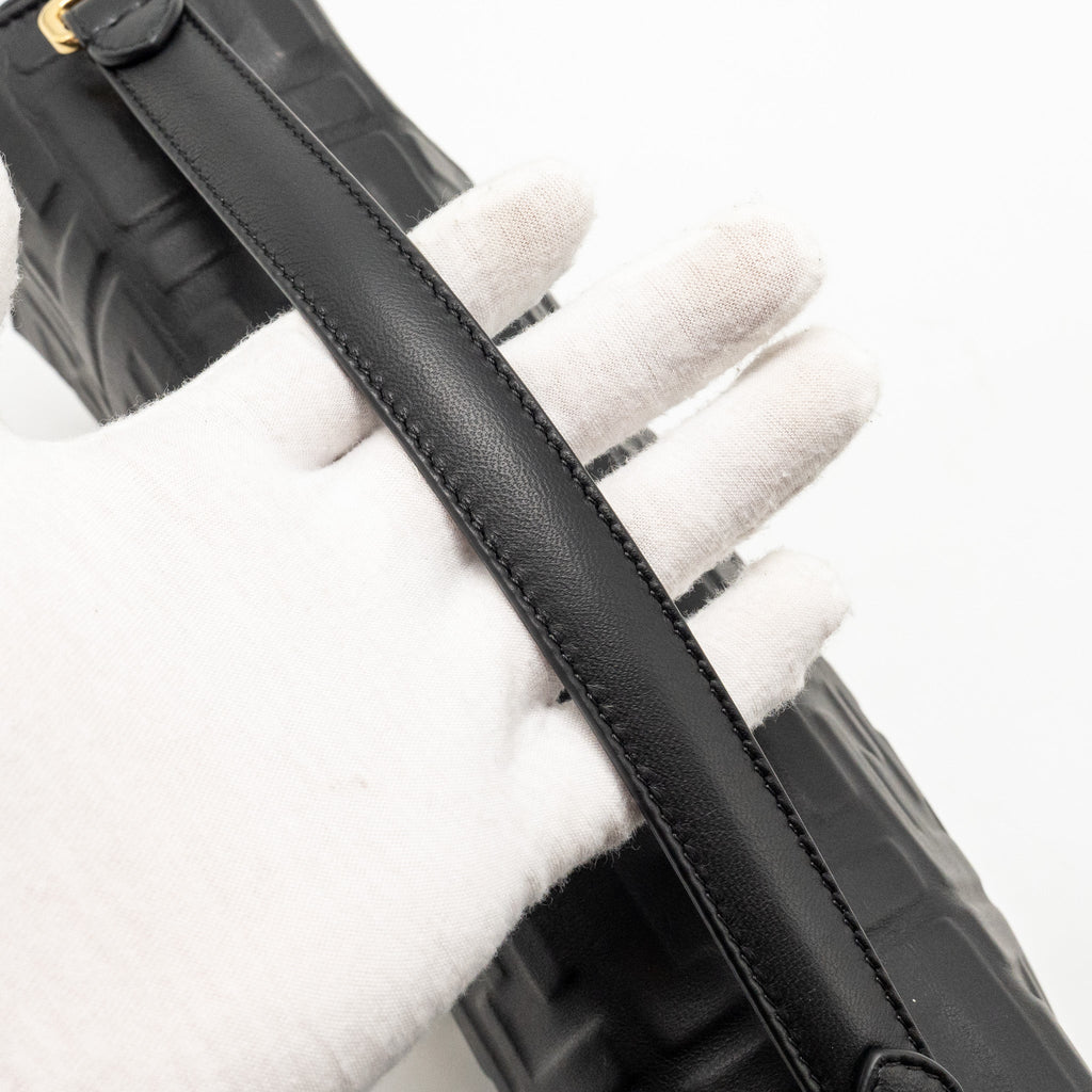 fendi-large-baguette-bag-nappa-black-ghw-1