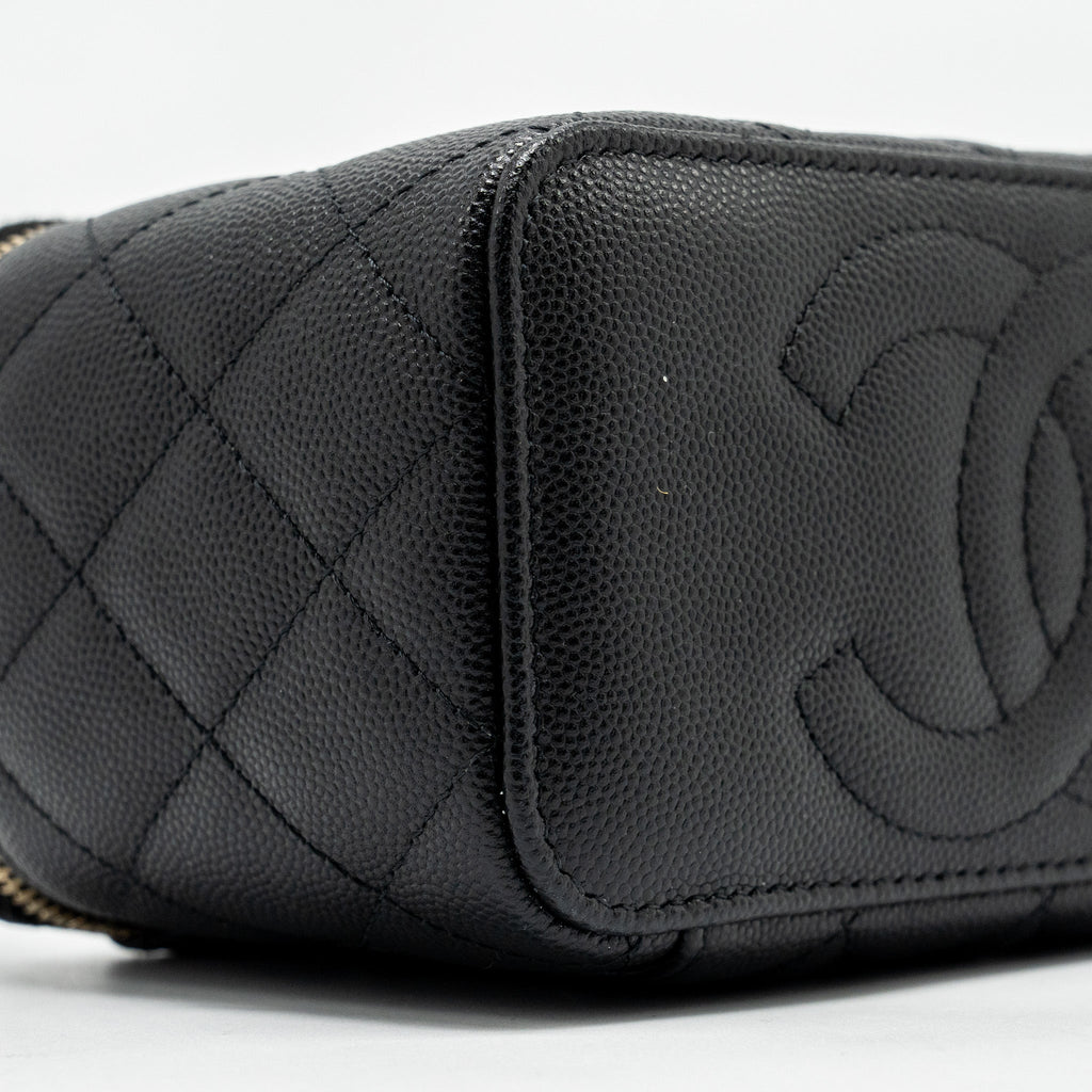 chanel-long-vanity-with-chain-caviar-black-lghw-2
