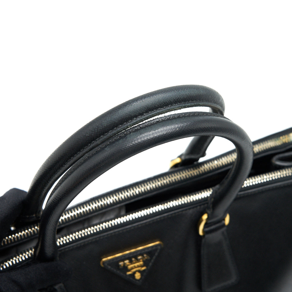prada-saffiano-tote-large-in-black