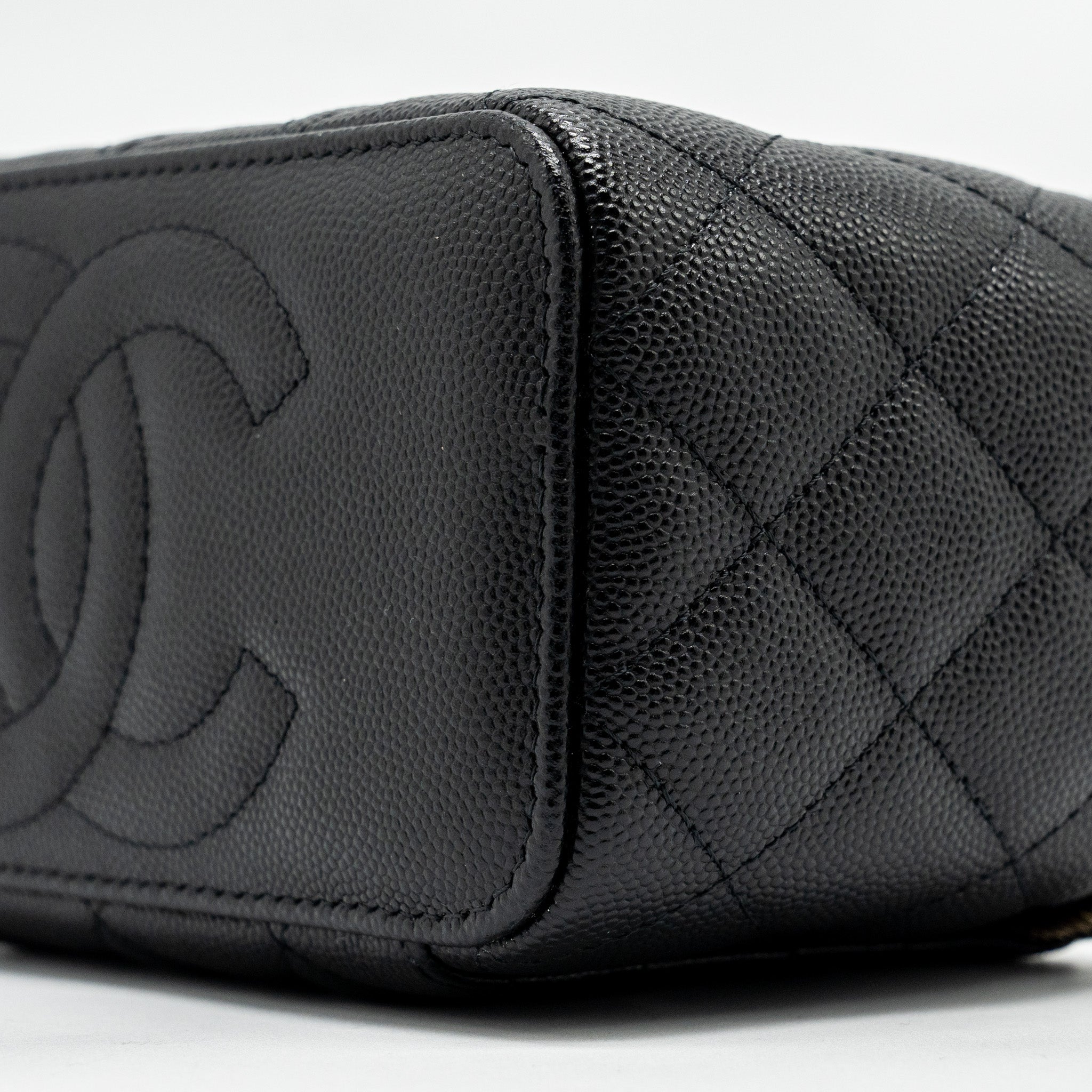 chanel-long-vanity-with-chain-caviar-black-lghw-2