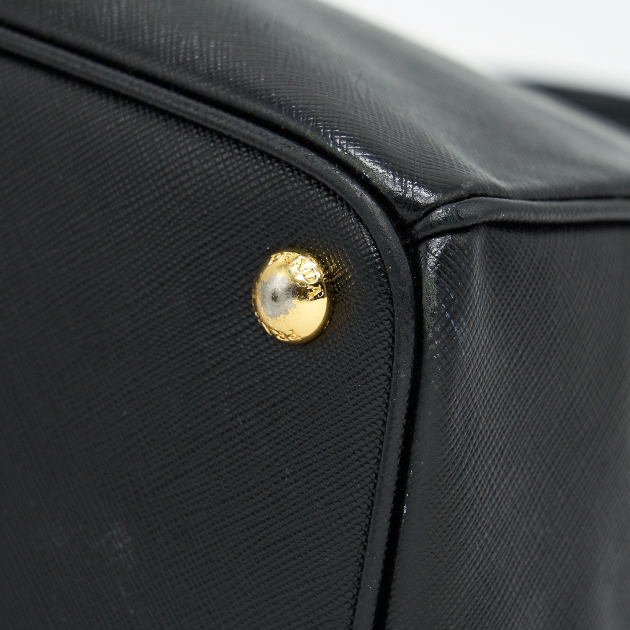 prada-saffiano-tote-large-in-black