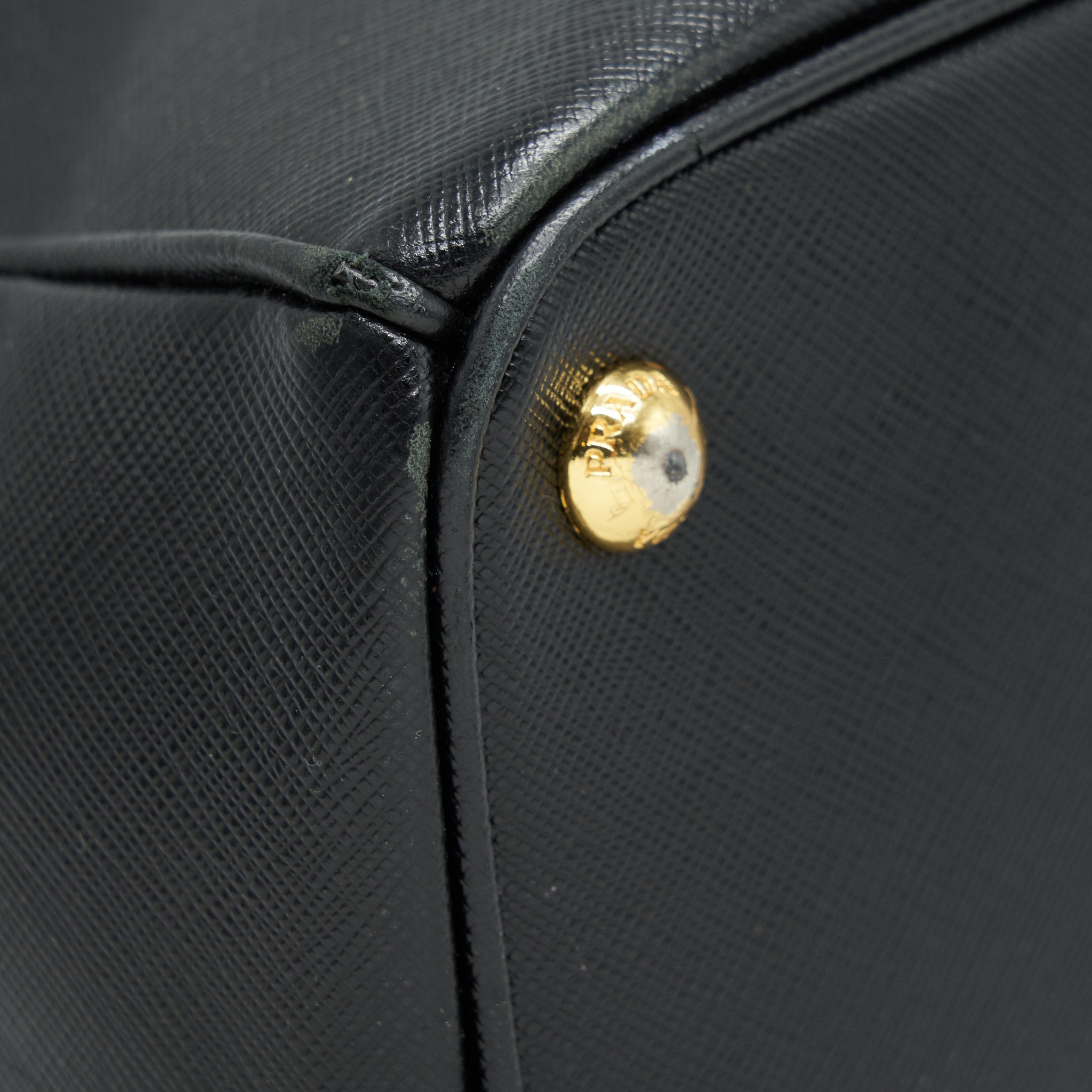 prada-saffiano-tote-large-in-black