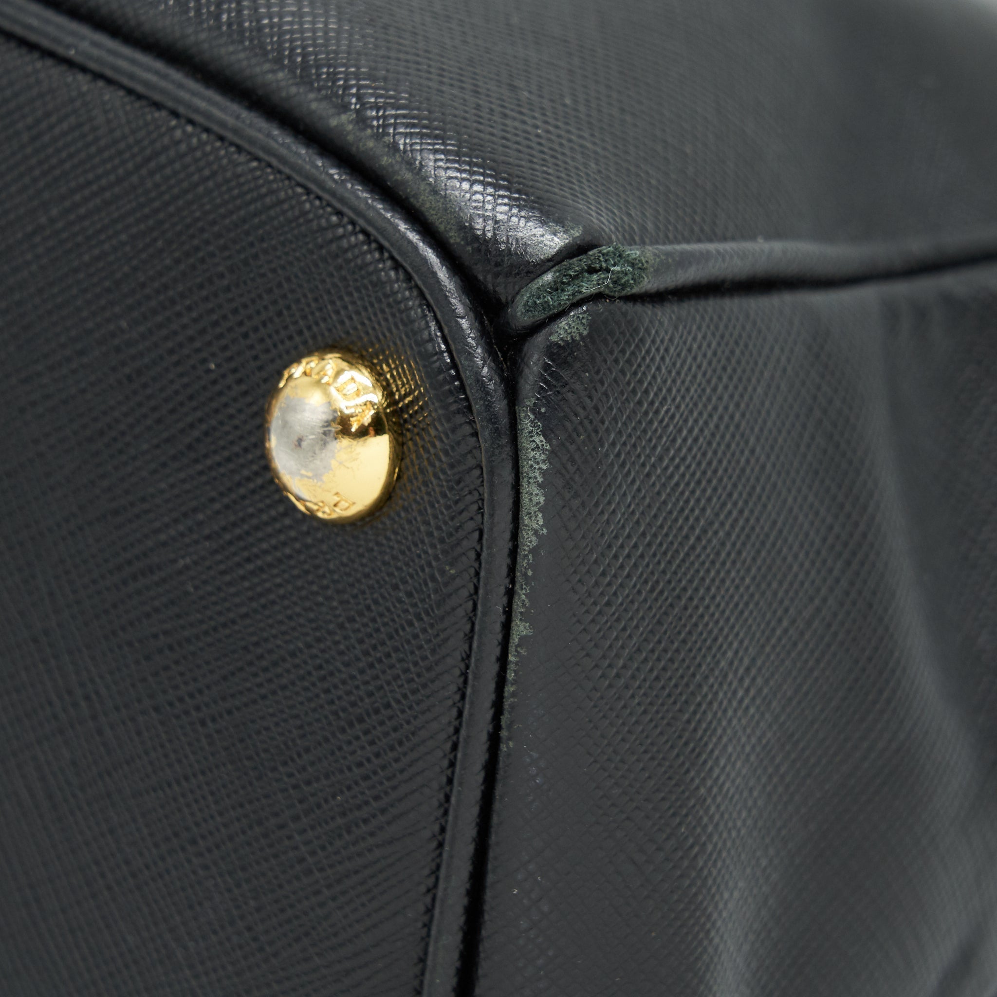 prada-saffiano-tote-large-in-black