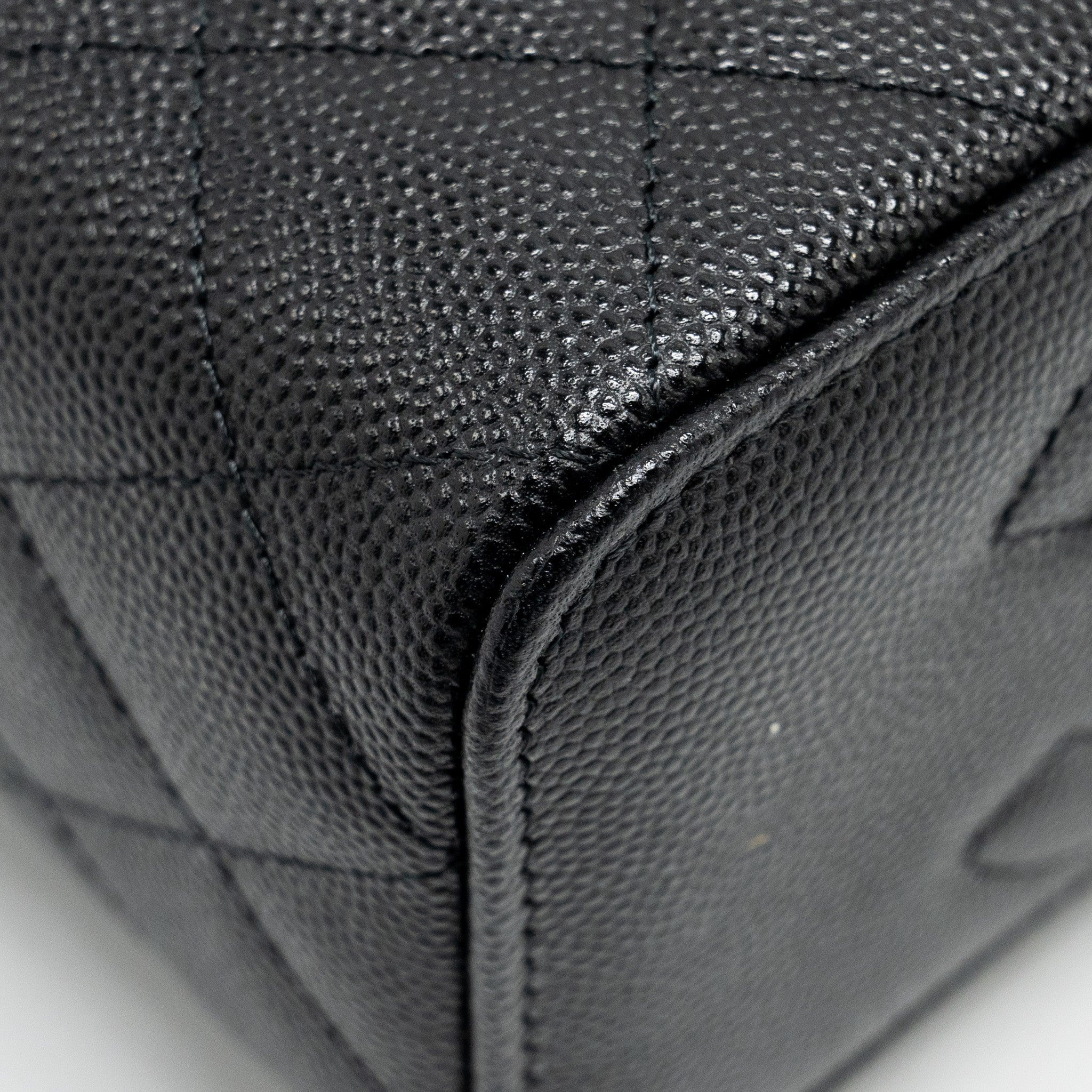 chanel-long-vanity-with-chain-caviar-black-lghw-2