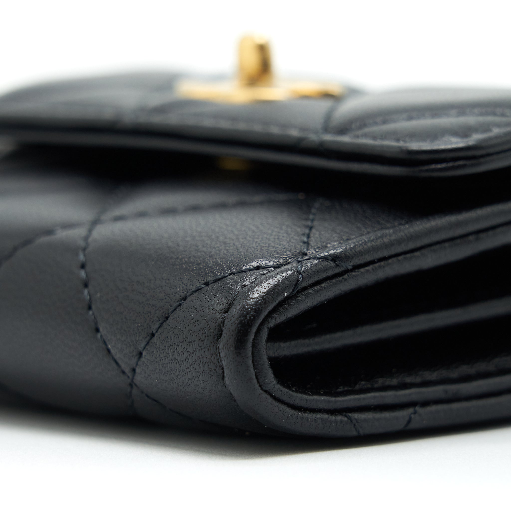 chanel-pearl-crush-clutch-with-chain-lambskin-black-ghw