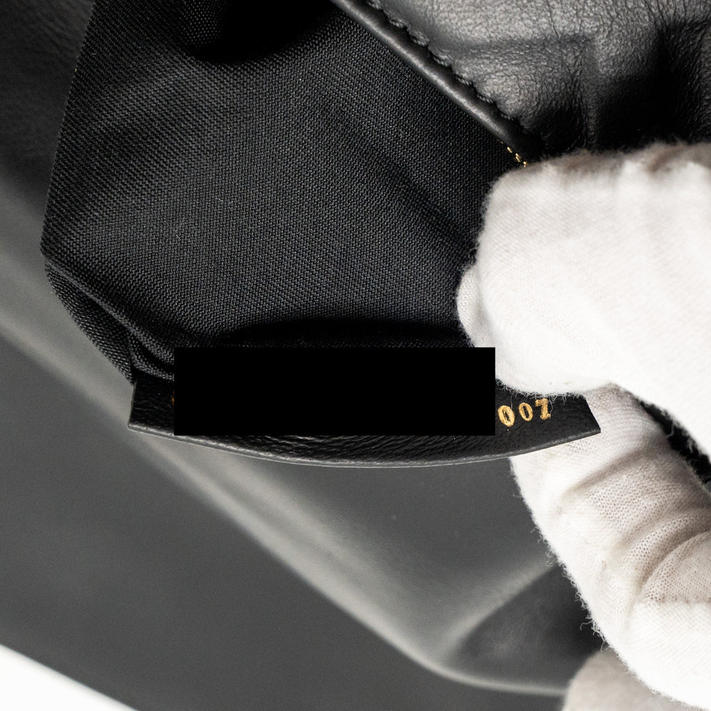 fendi-large-baguette-bag-nappa-black-ghw-1