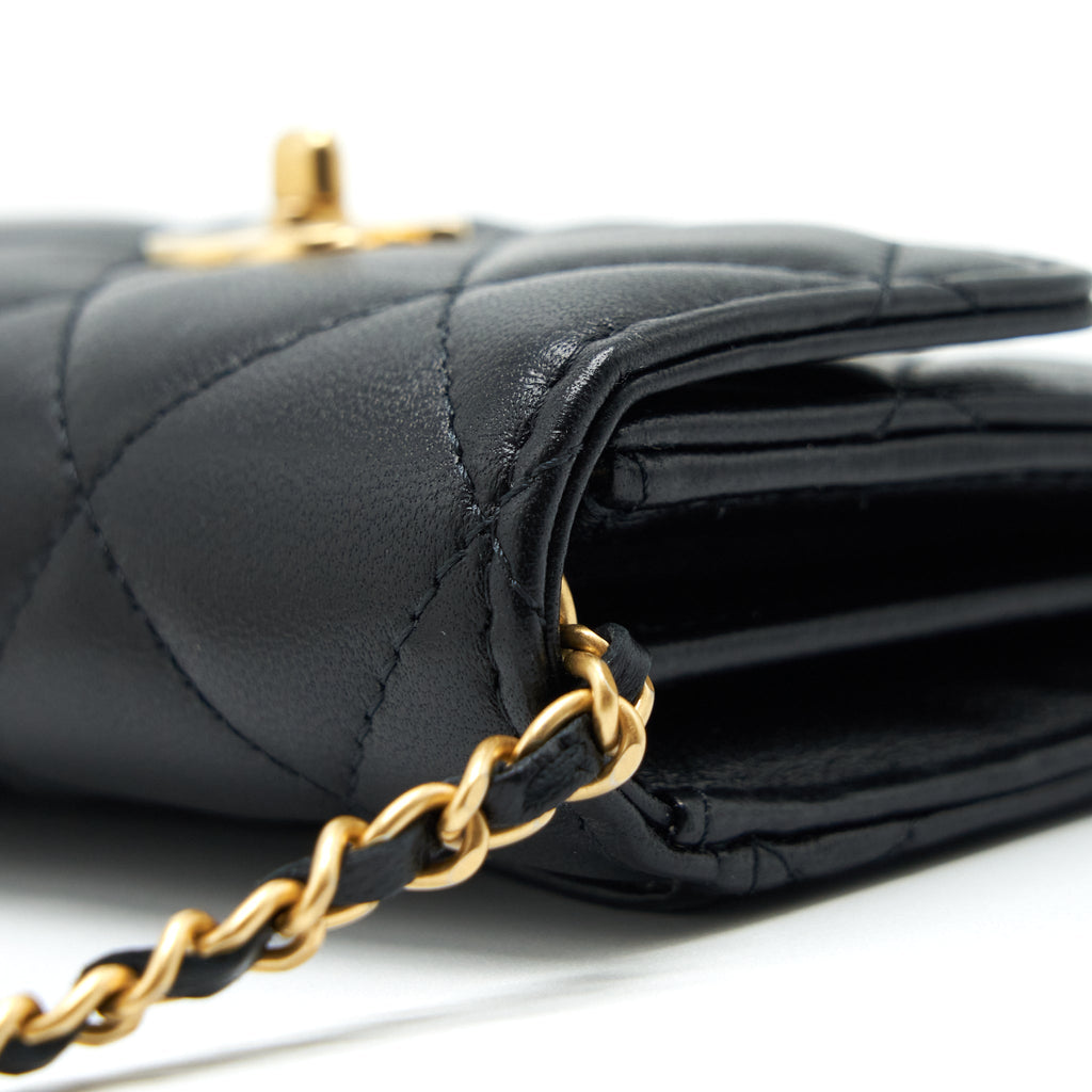 chanel-pearl-crush-clutch-with-chain-lambskin-black-ghw