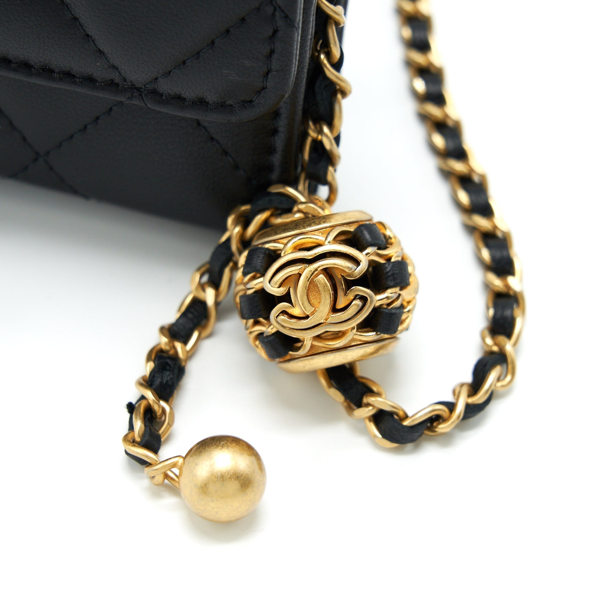 chanel-pearl-crush-clutch-with-chain-lambskin-black-ghw