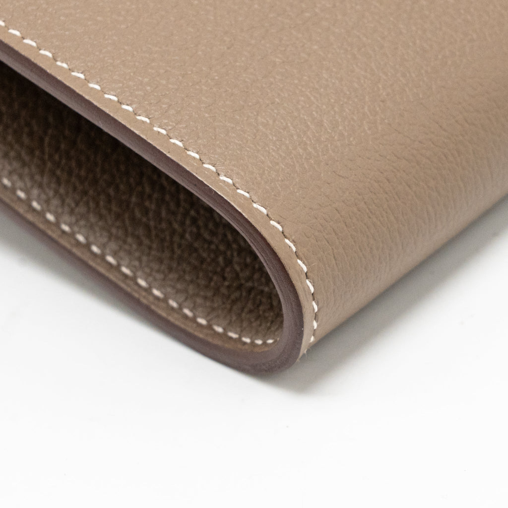 hermes-classic-kelly-to-go-evercolor-etoupe-shw-stamp-b