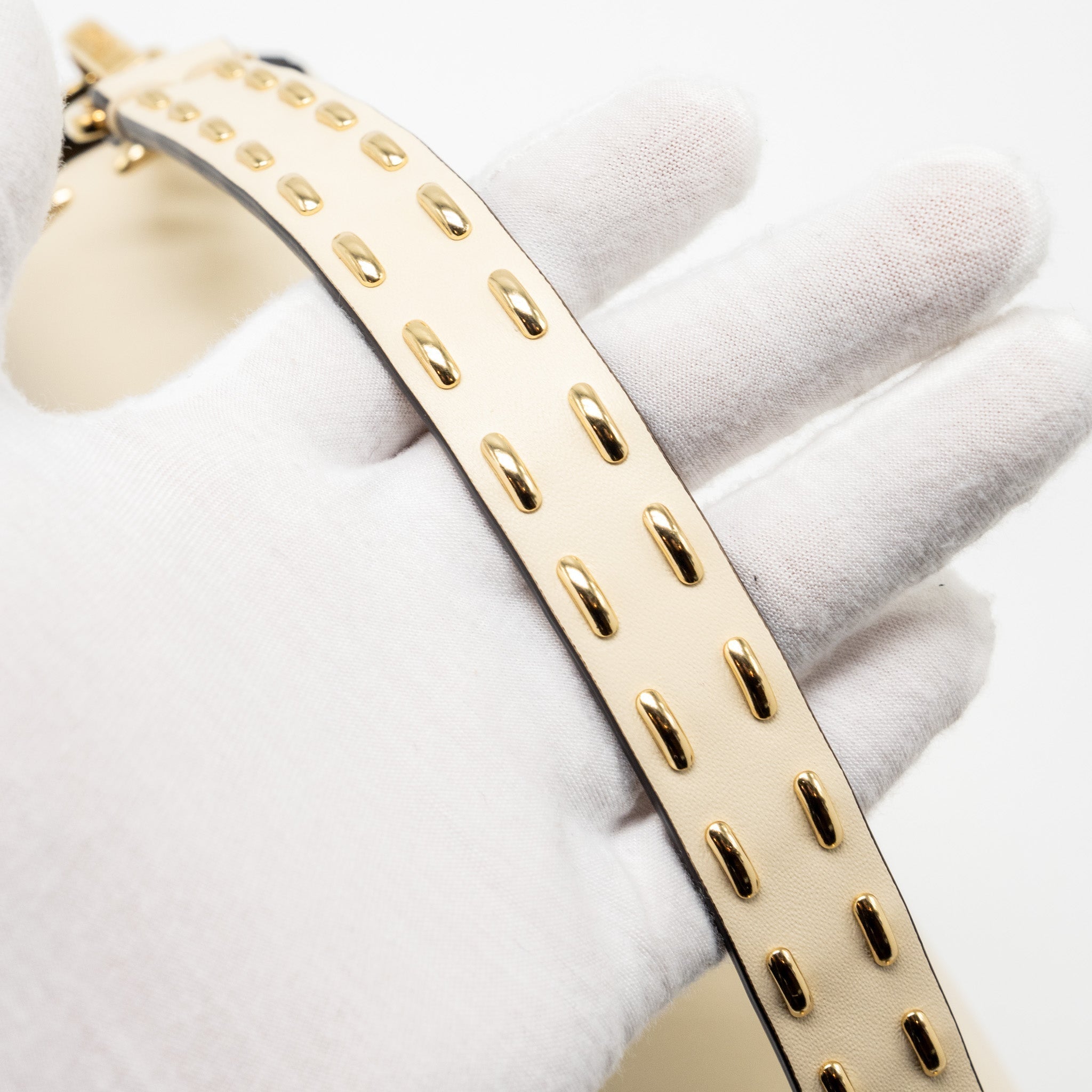 fendi-vitello-king-metal-stitch-baguette-lambskin-white-ghw